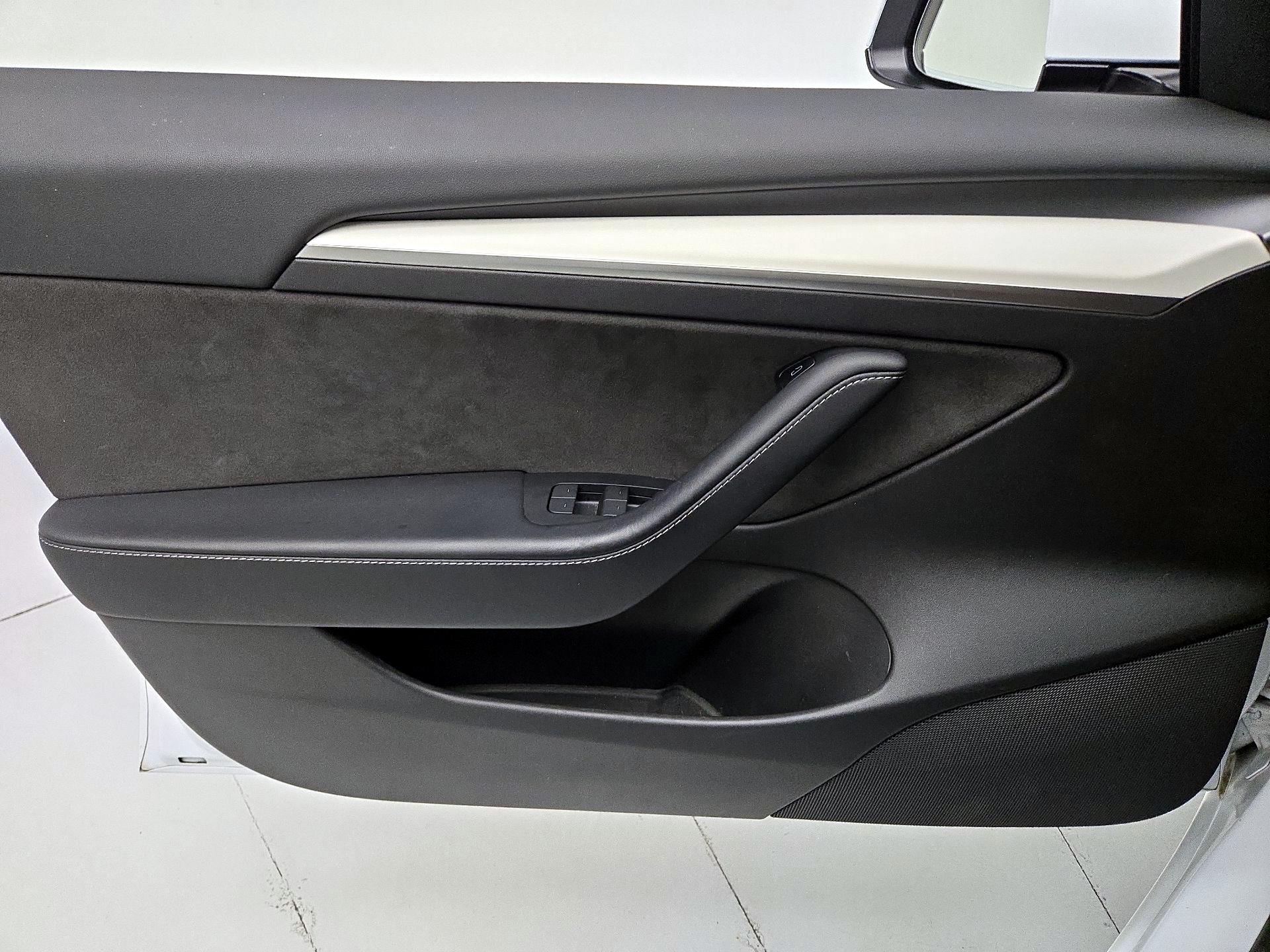 Thumbnail: 2022 Tesla Model 3 - 12