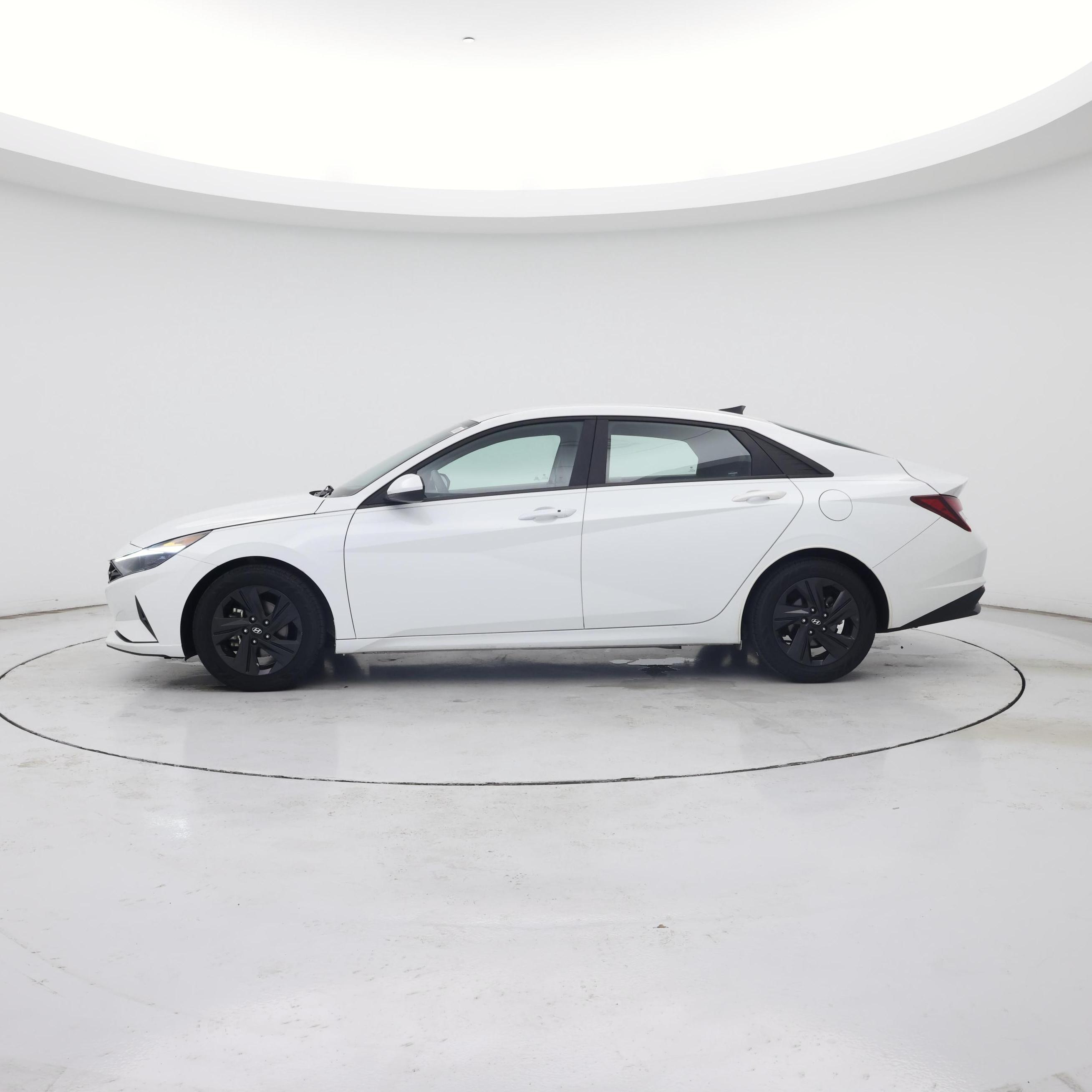 Thumbnail: 2021 Hyundai Elantra - 3