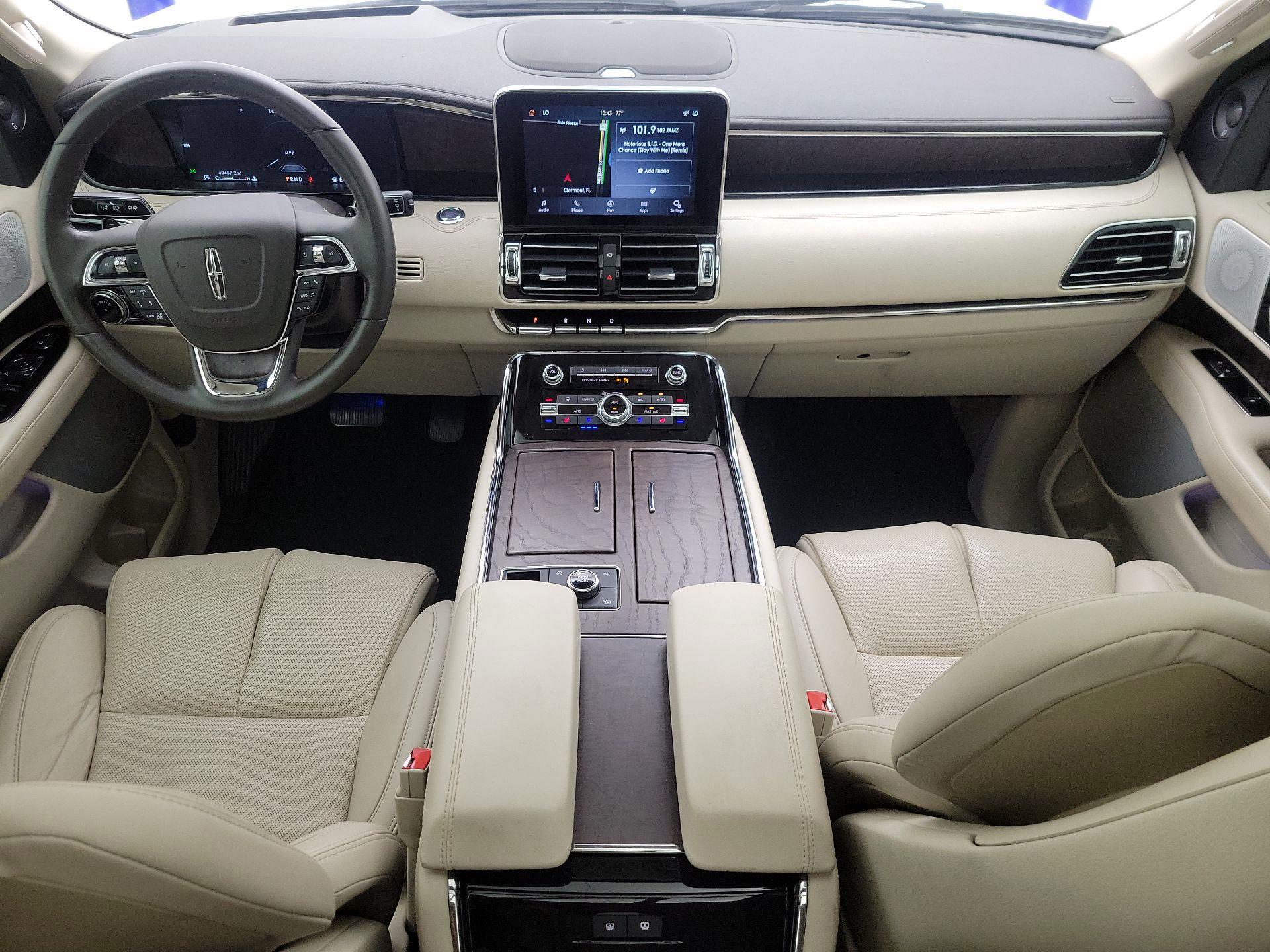 Thumbnail: 2020 Lincoln Navigator - 9