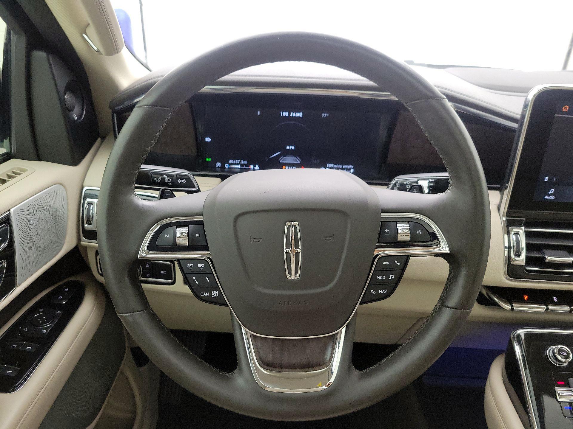 Thumbnail: 2020 Lincoln Navigator - 10