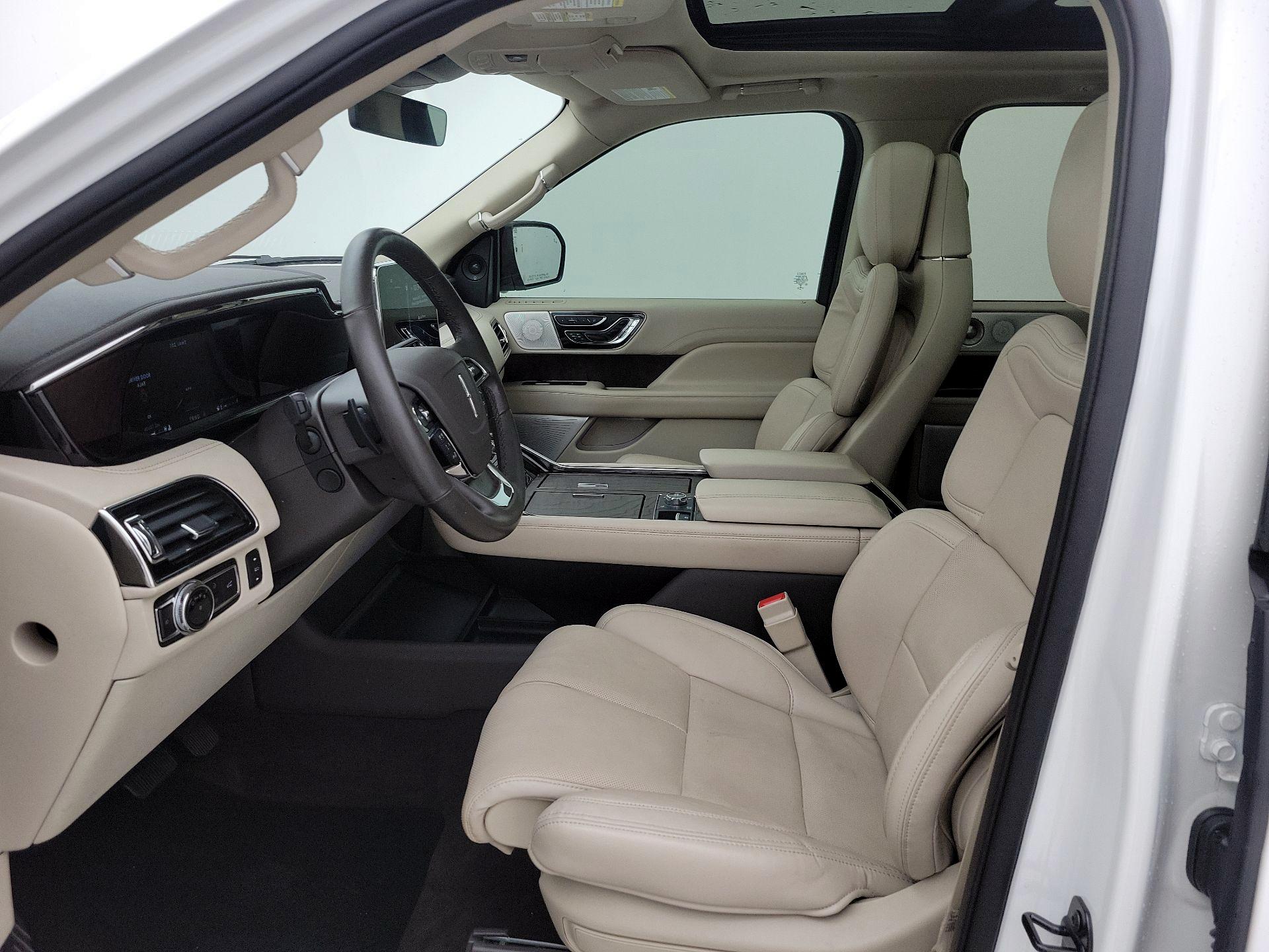 Thumbnail: 2020 Lincoln Navigator - 11