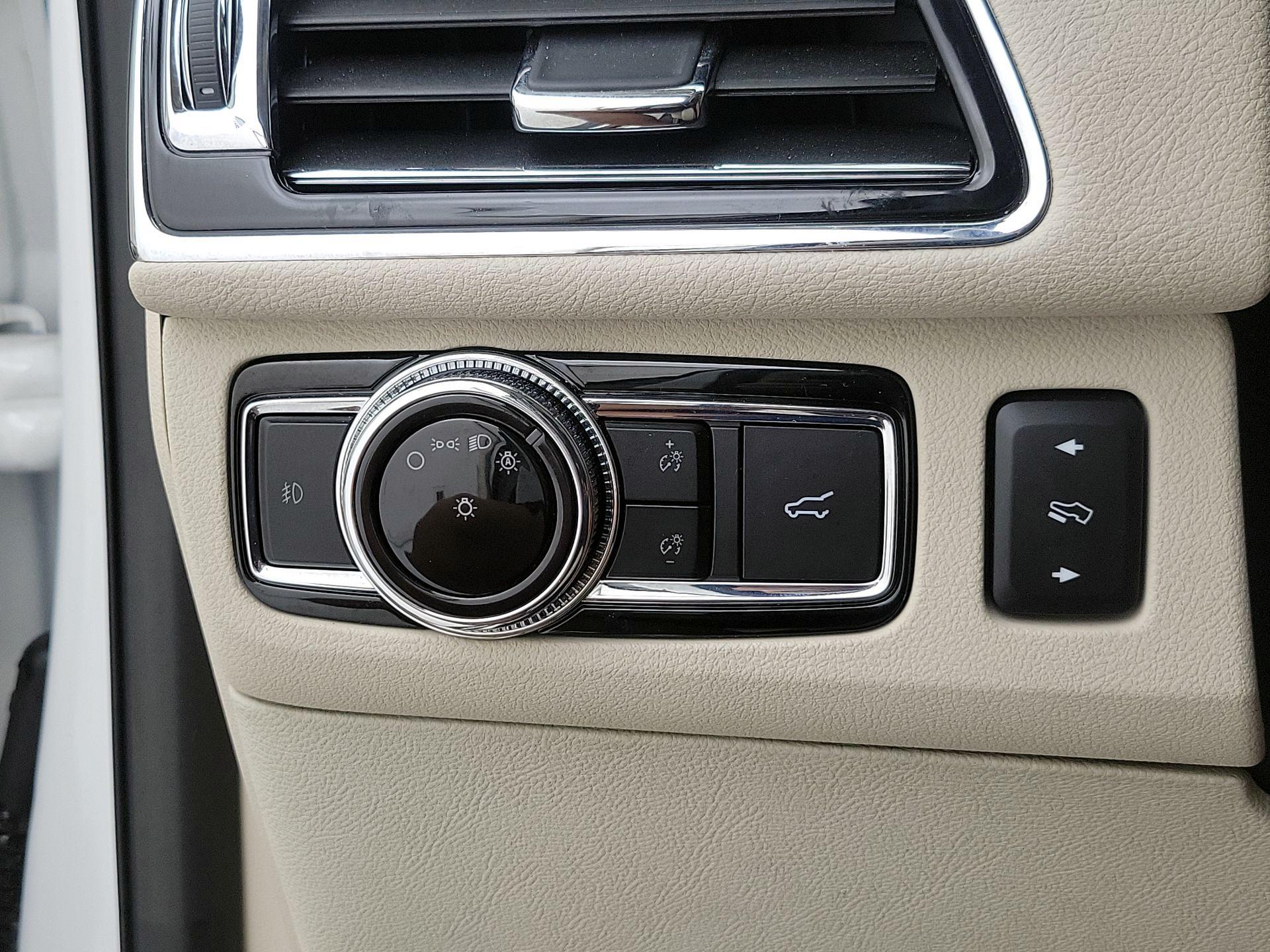 Thumbnail: 2020 Lincoln Navigator - 13