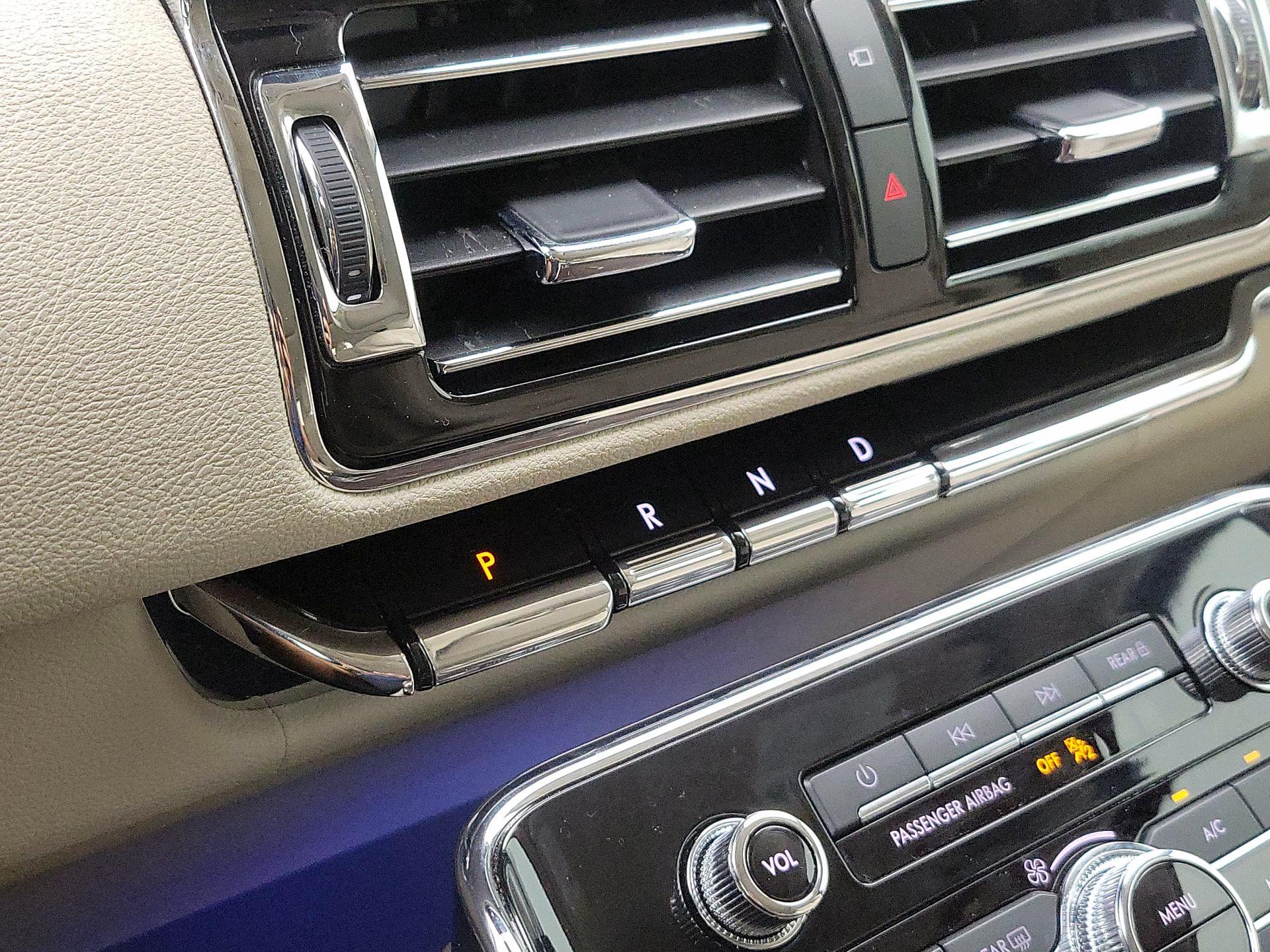 Thumbnail: 2020 Lincoln Navigator - 18