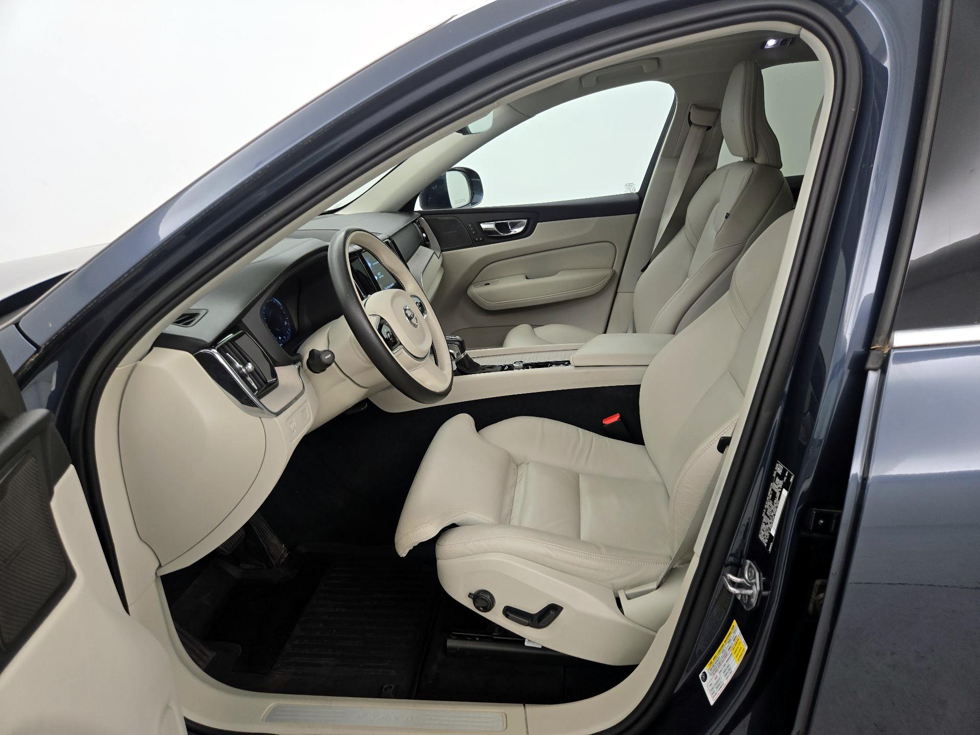 Thumbnail: 2020 Volvo XC60 - 11