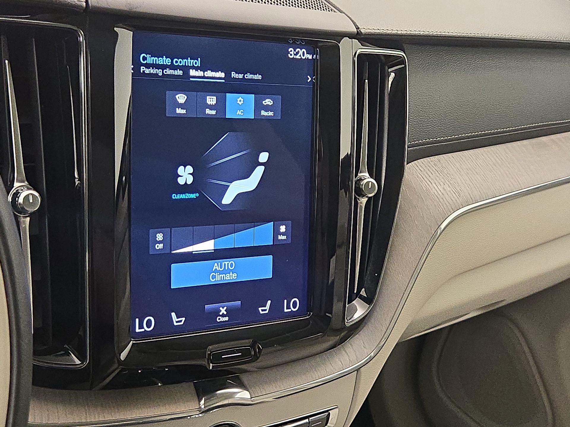 Thumbnail: 2020 Volvo XC60 - 17