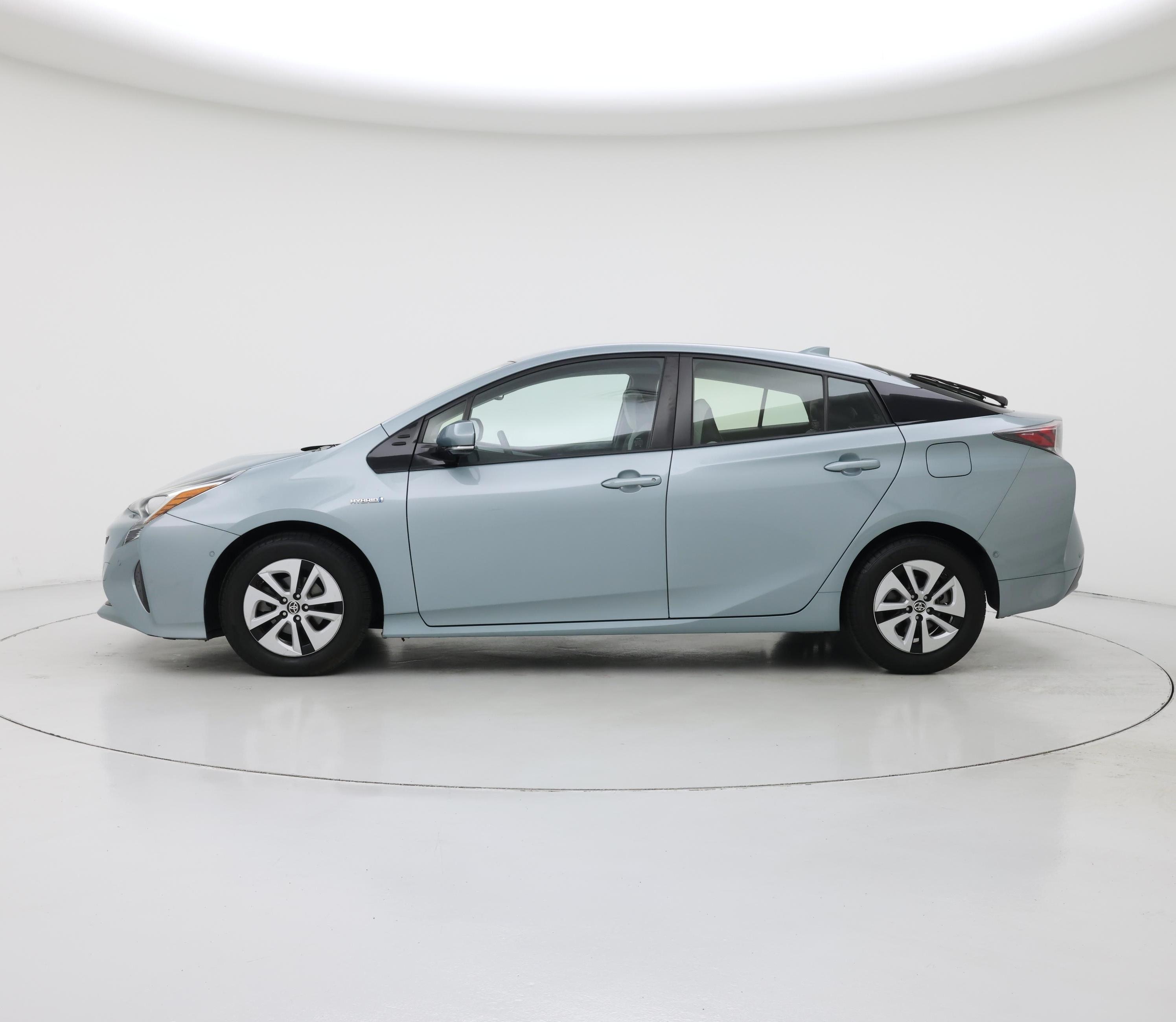 Thumbnail: 2018 Toyota Prius - 3