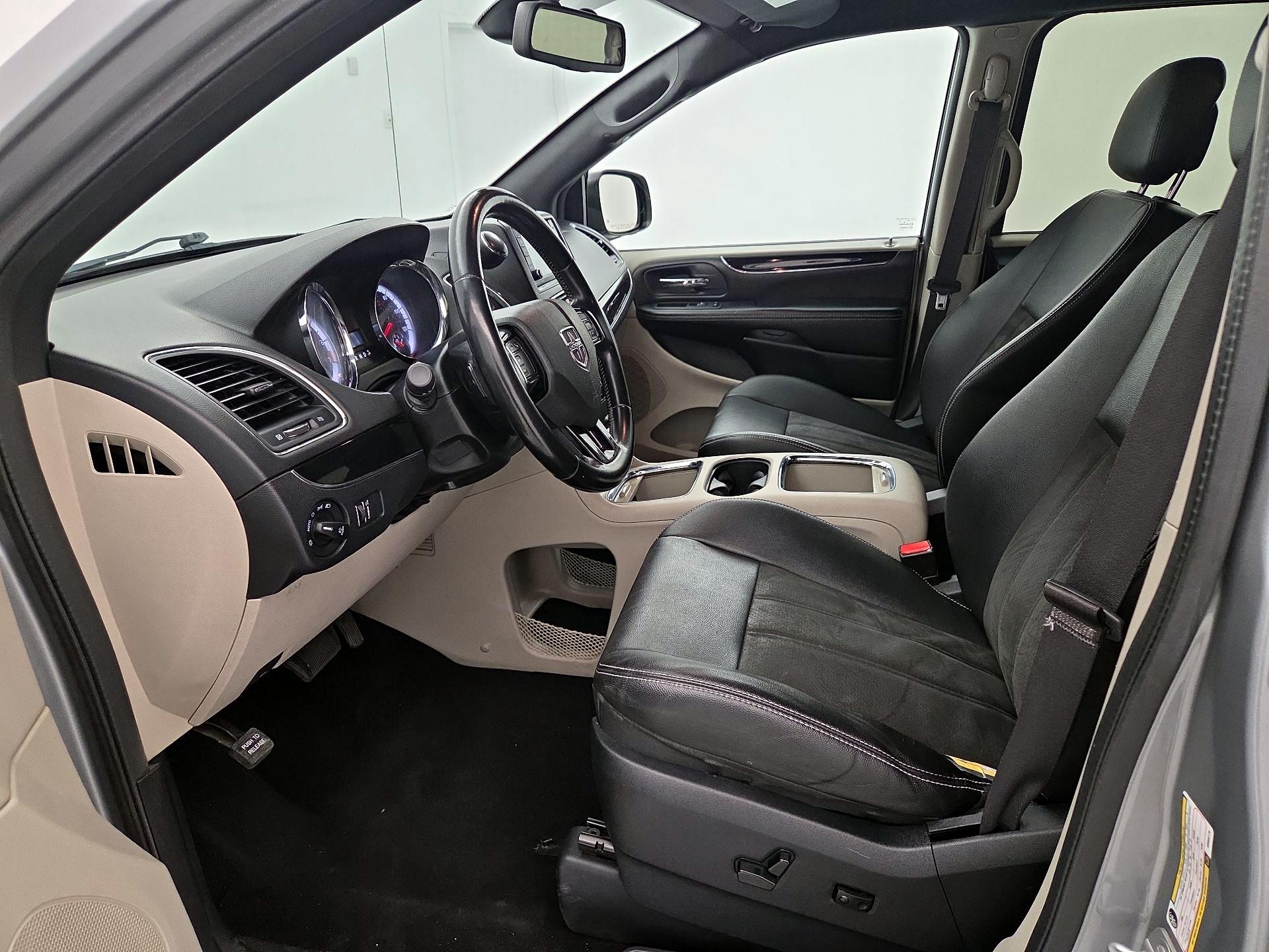 Thumbnail: 2019 Dodge Grand Caravan - 11