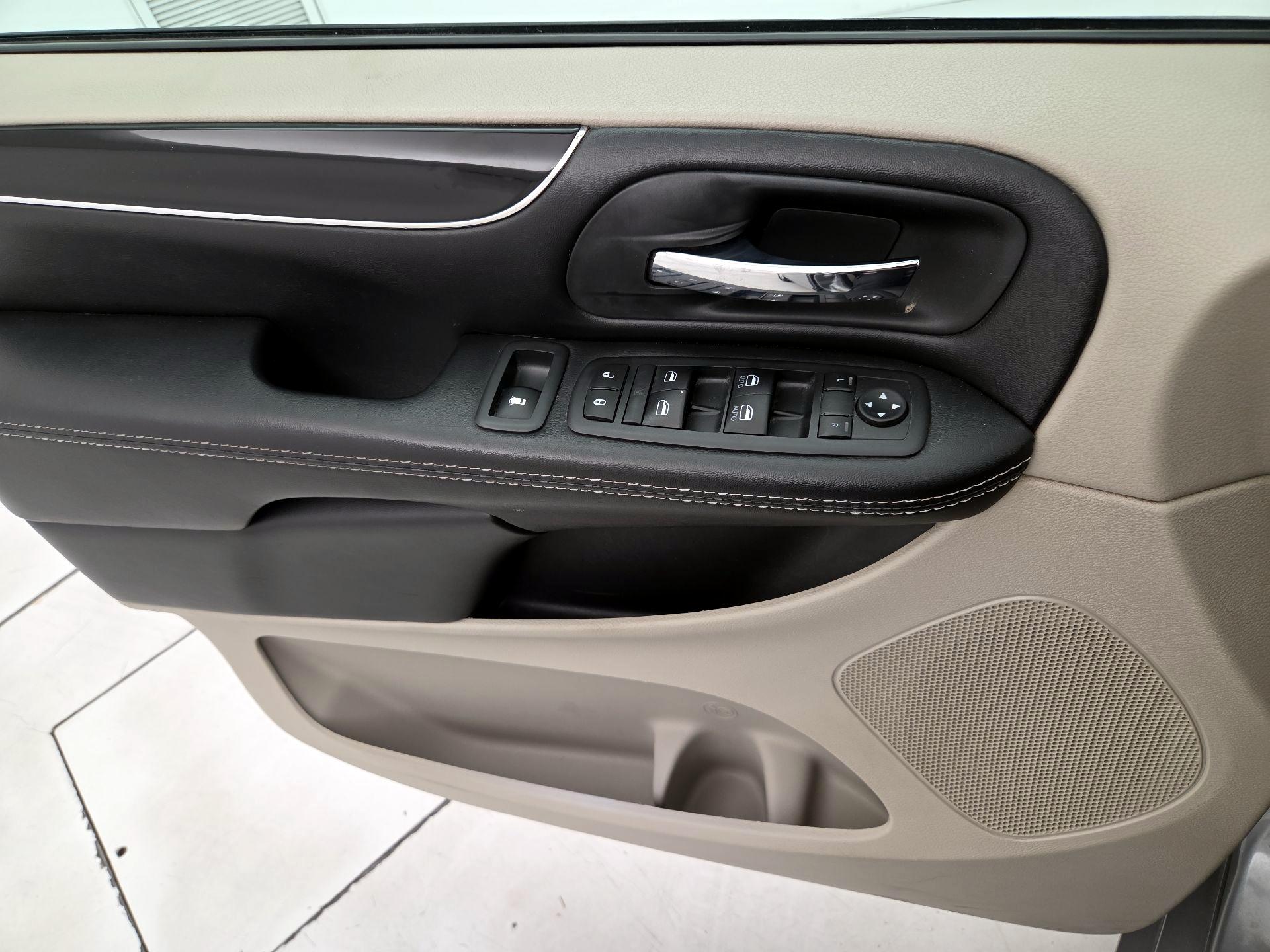 Thumbnail: 2019 Dodge Grand Caravan - 12