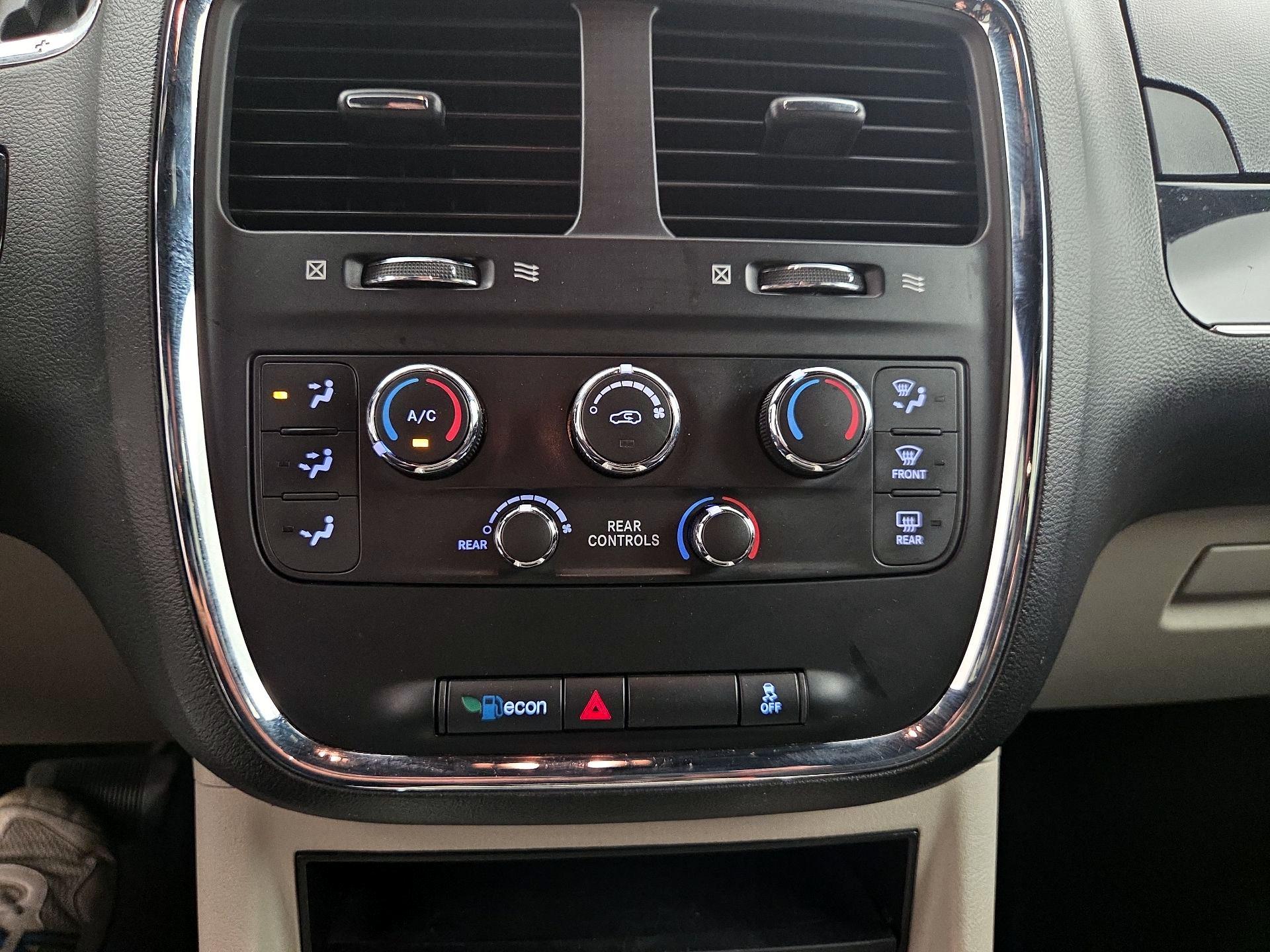 Thumbnail: 2019 Dodge Grand Caravan - 16