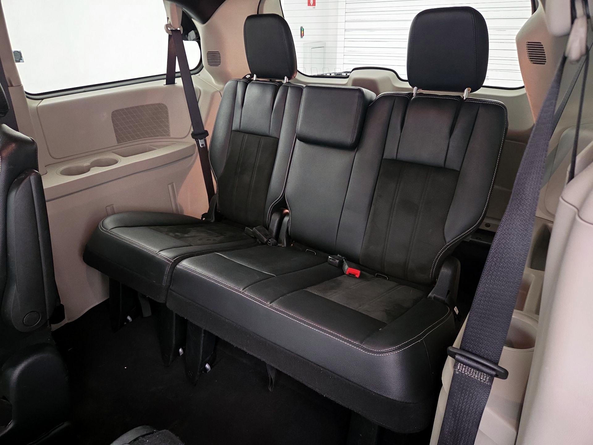 Thumbnail: 2019 Dodge Grand Caravan - 19