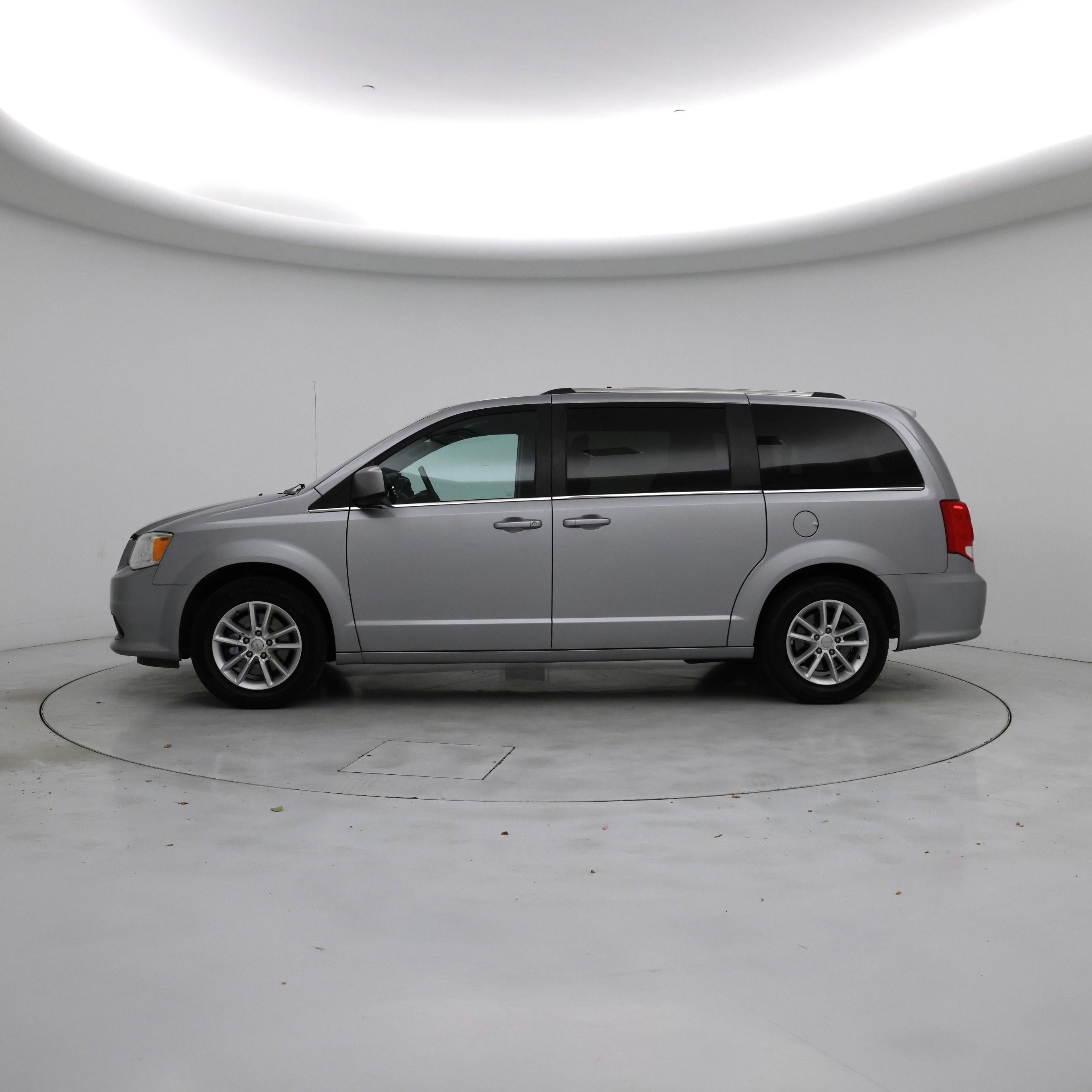 Thumbnail: 2019 Dodge Grand Caravan - 3