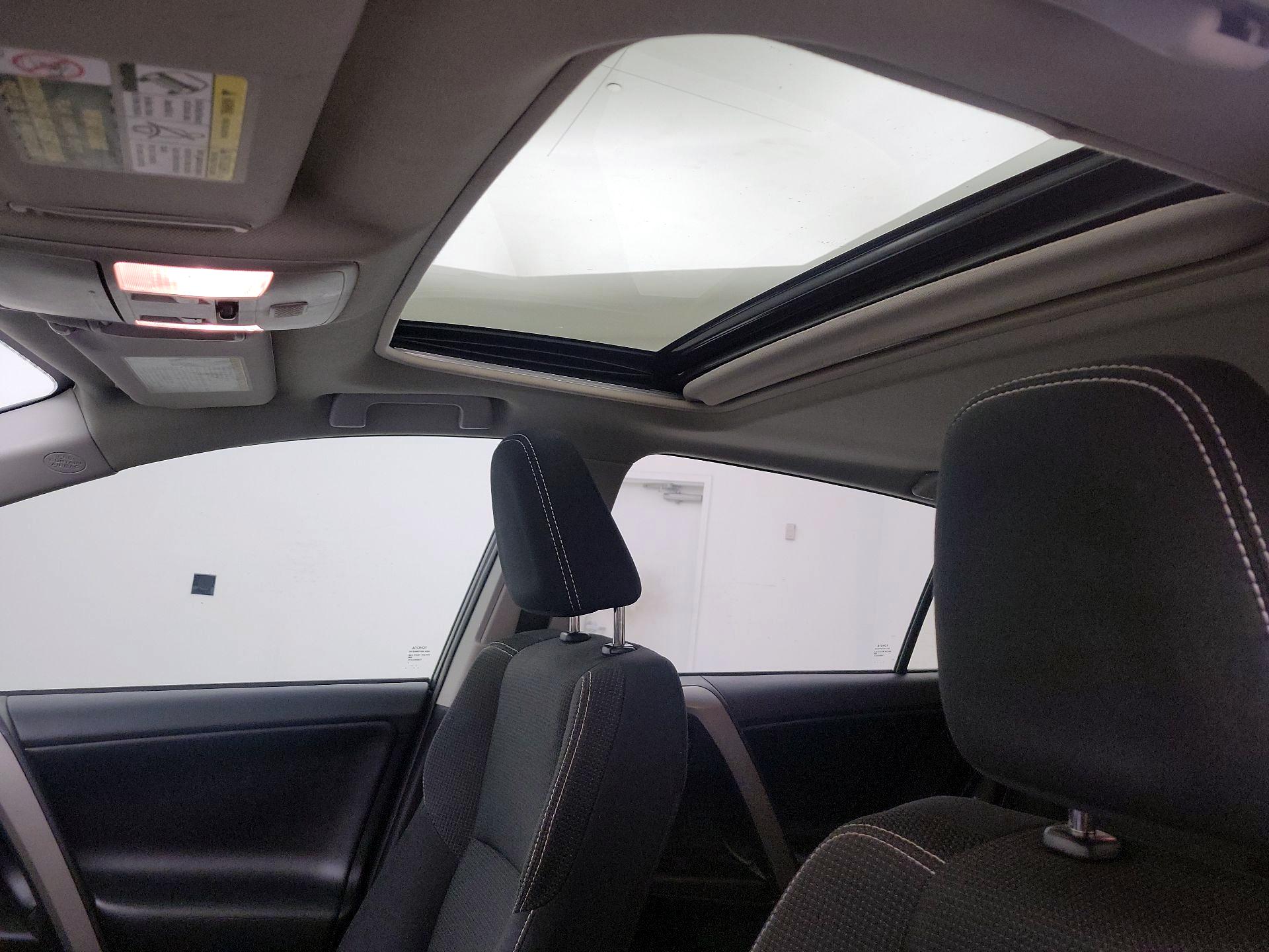 Thumbnail: 2018 Toyota RAV4 - 19