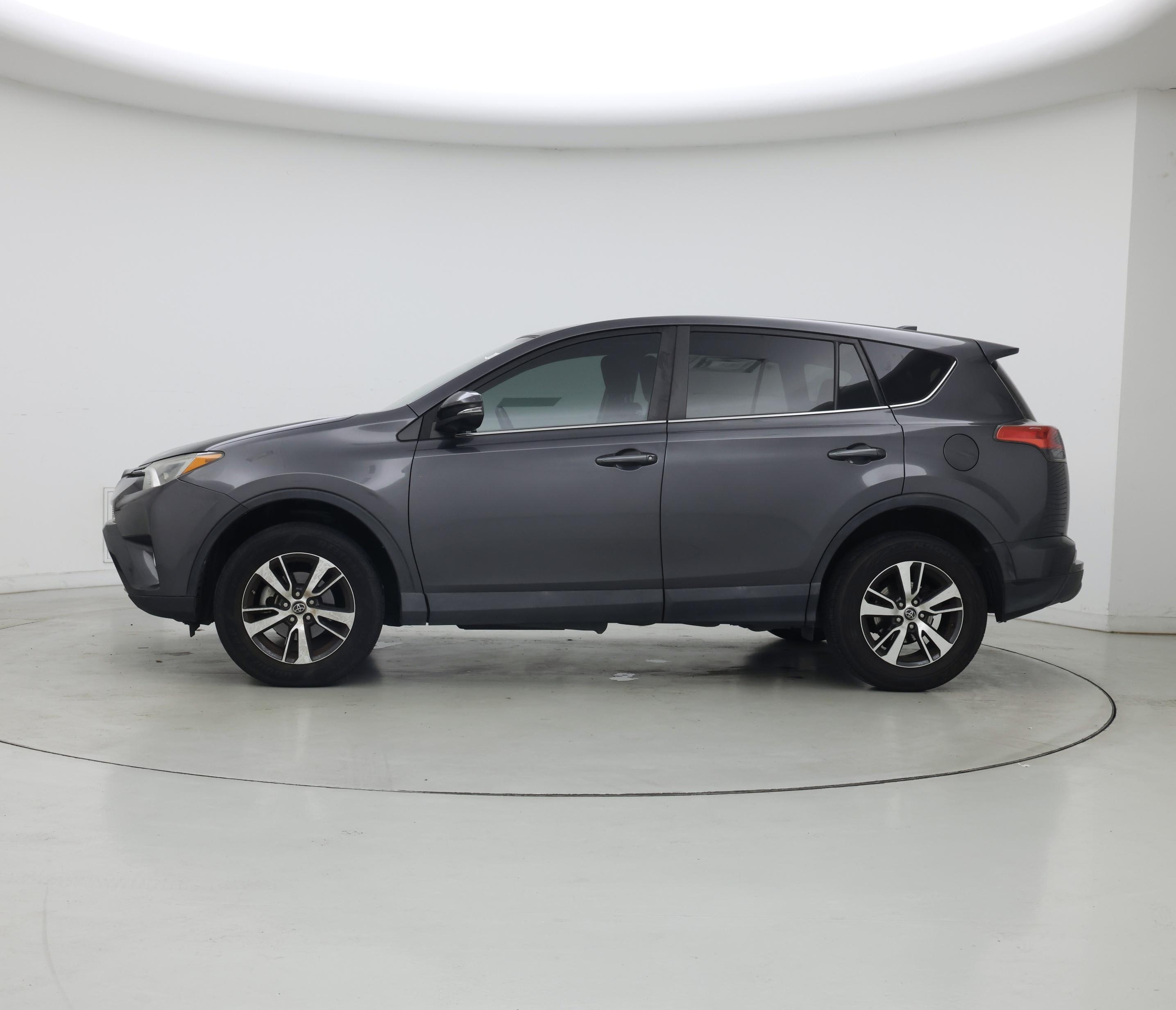 Thumbnail: 2018 Toyota RAV4 - 3