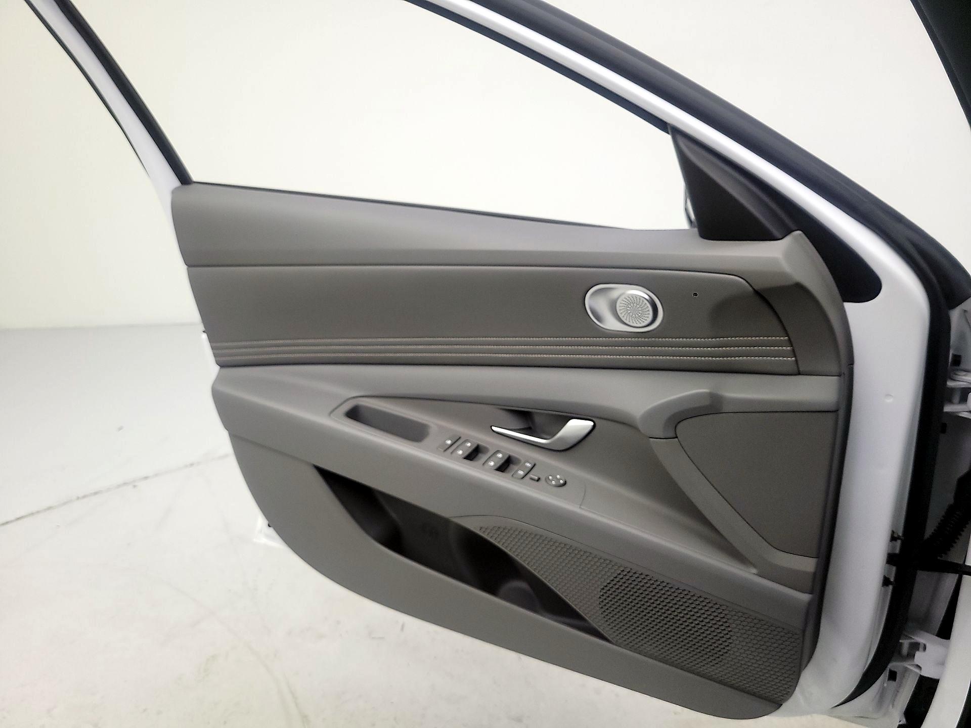 Thumbnail: 2025 Hyundai Elantra - 12