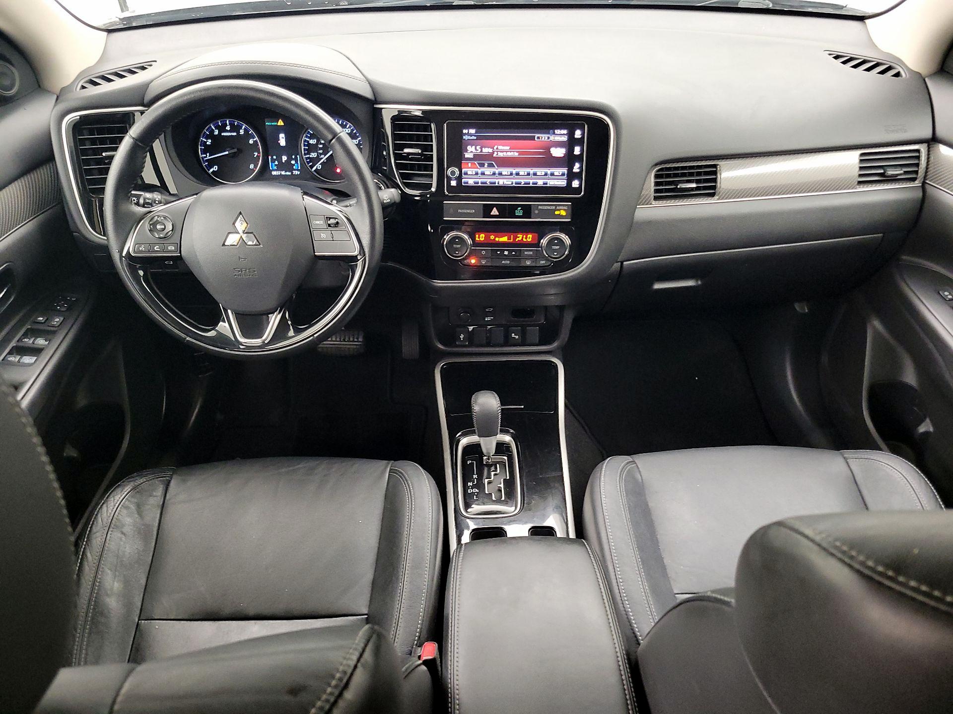Thumbnail: 2019 Mitsubishi Outlander - 9