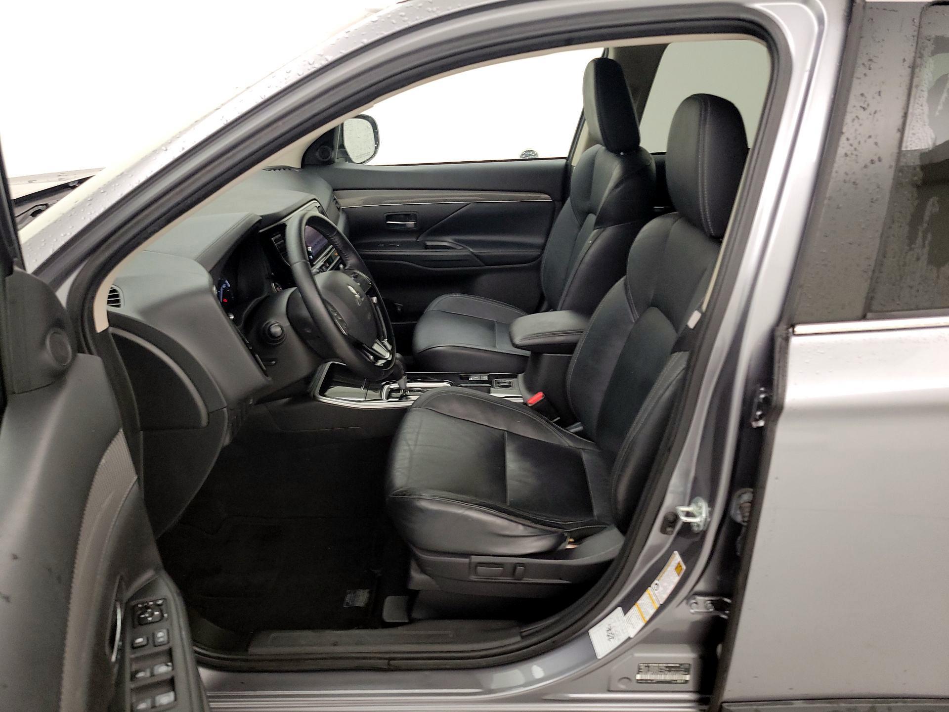 Thumbnail: 2019 Mitsubishi Outlander - 11