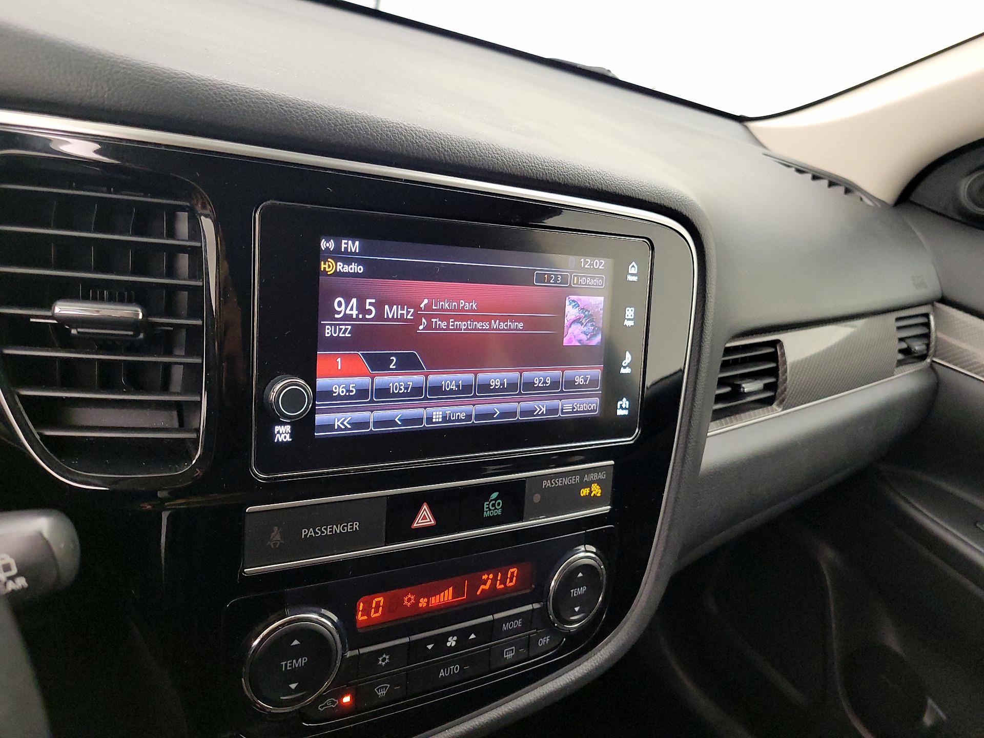 Thumbnail: 2019 Mitsubishi Outlander - 15