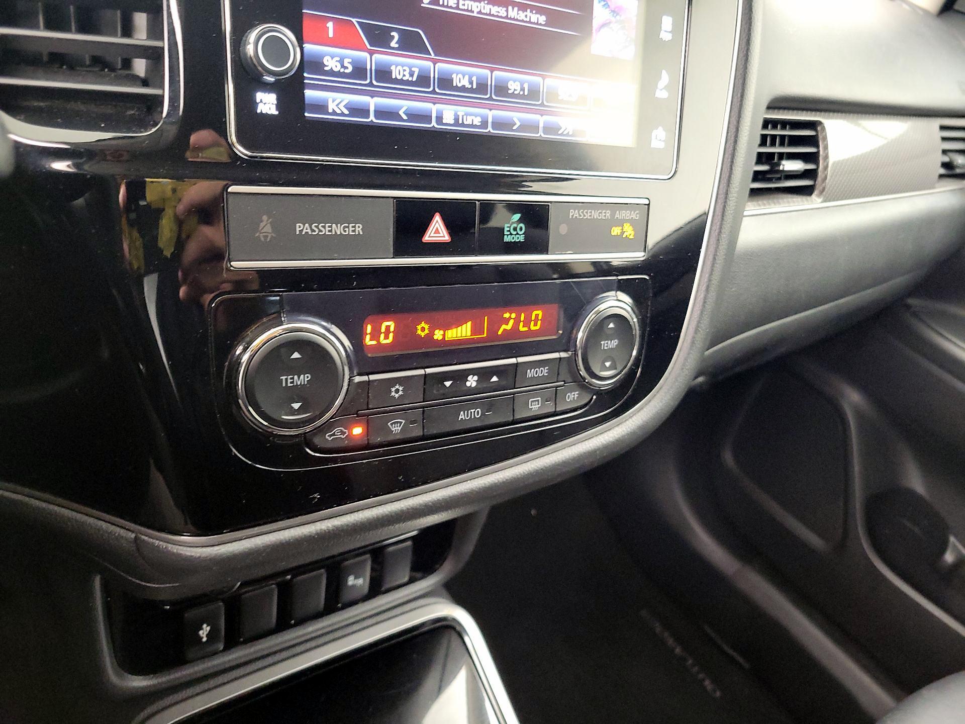 Thumbnail: 2019 Mitsubishi Outlander - 16