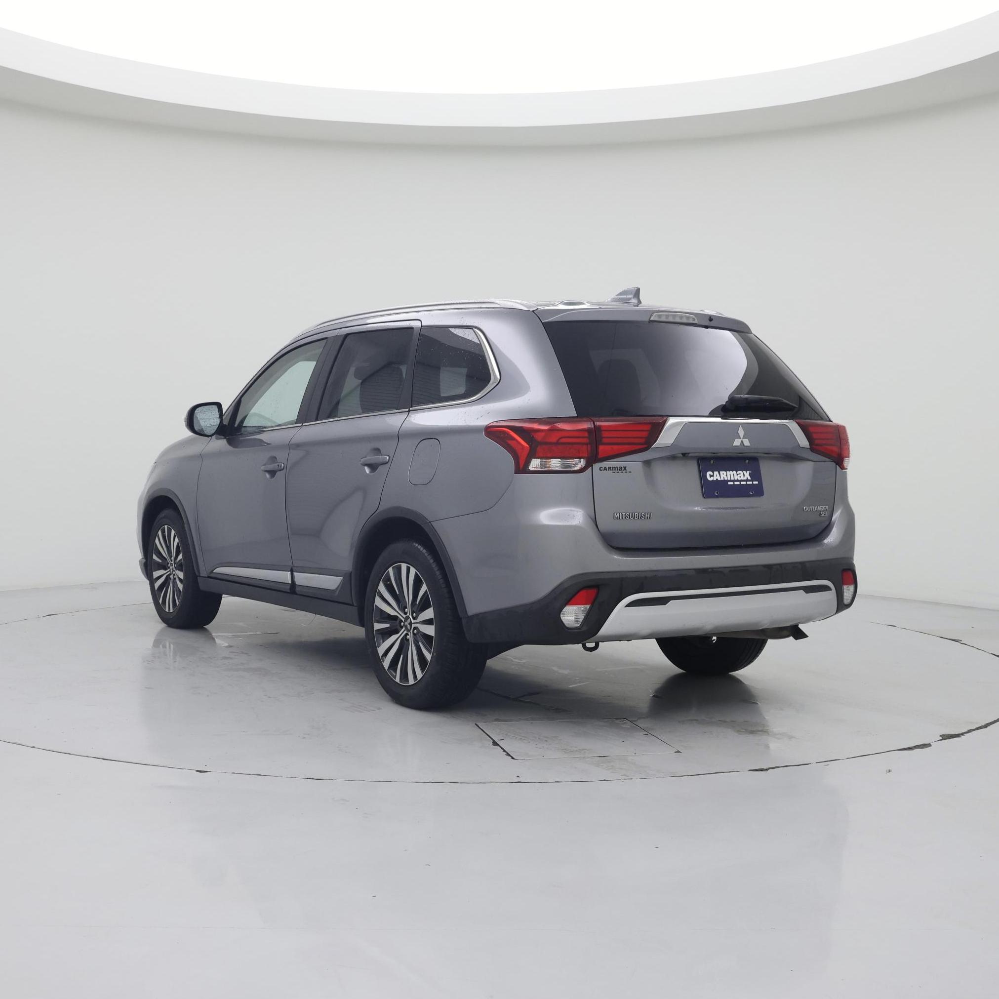 Thumbnail: 2019 Mitsubishi Outlander - 2