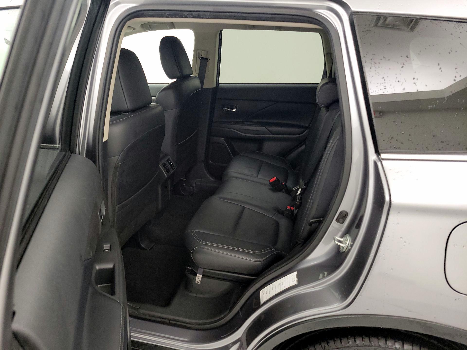 Thumbnail: 2019 Mitsubishi Outlander - 19