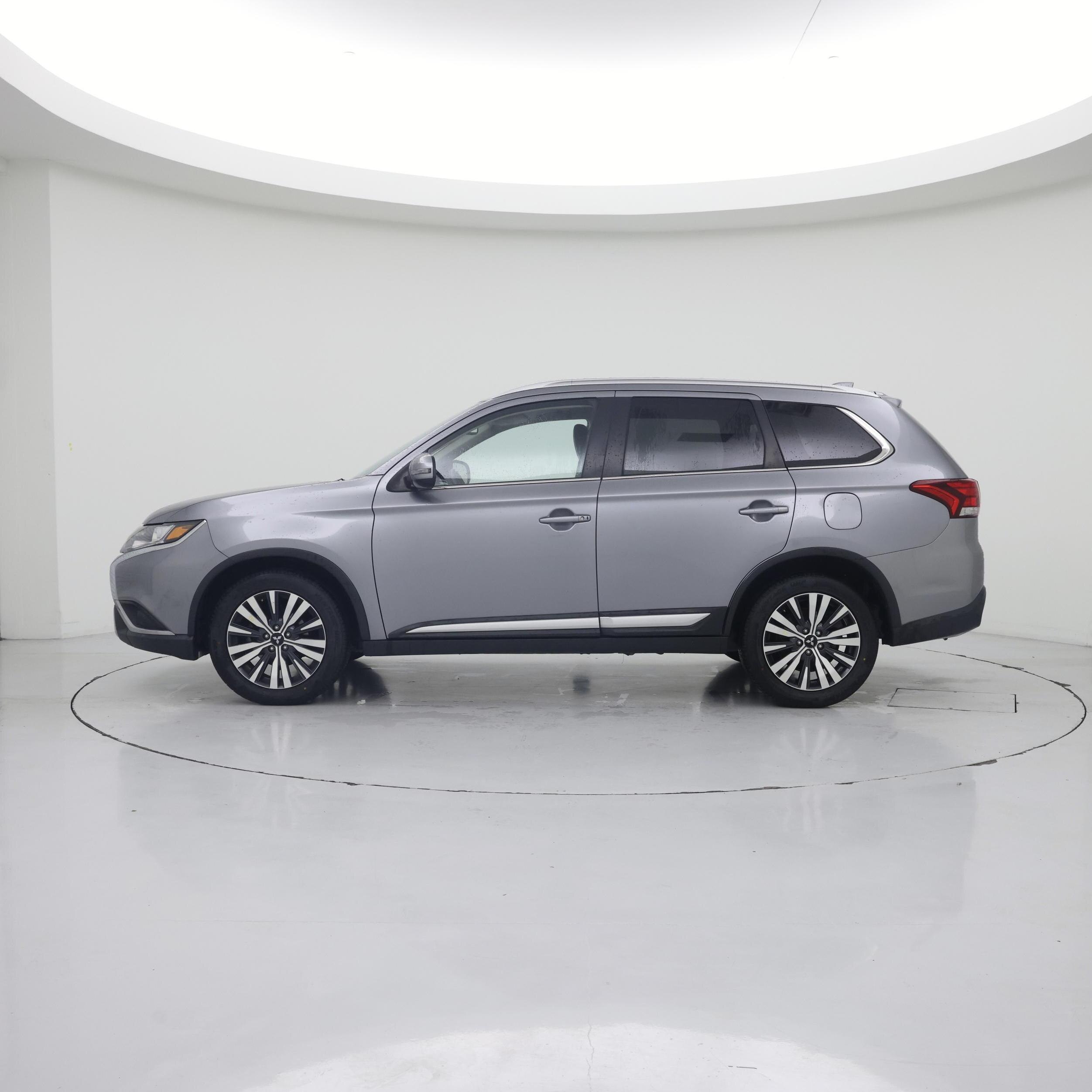 Thumbnail: 2019 Mitsubishi Outlander - 3