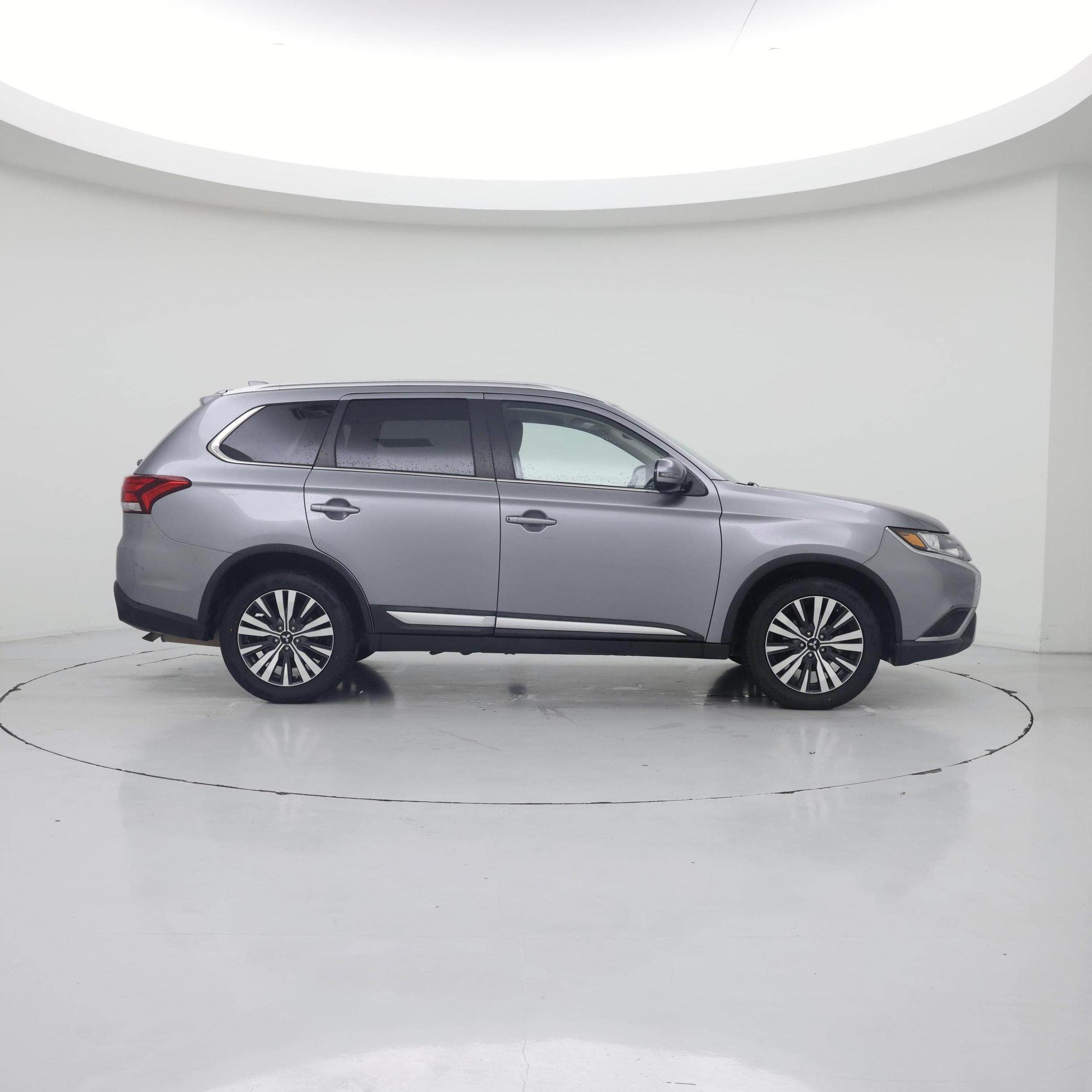 Thumbnail: 2019 Mitsubishi Outlander - 7