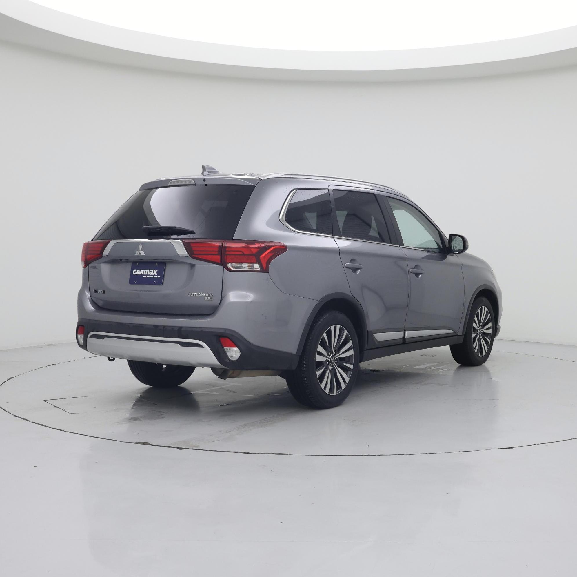 Thumbnail: 2019 Mitsubishi Outlander - 8