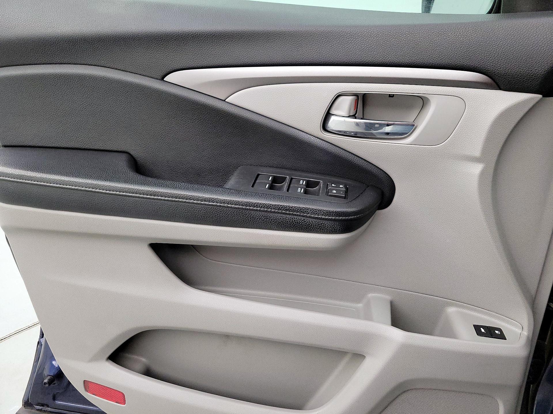 Thumbnail: 2018 Honda Pilot - 12