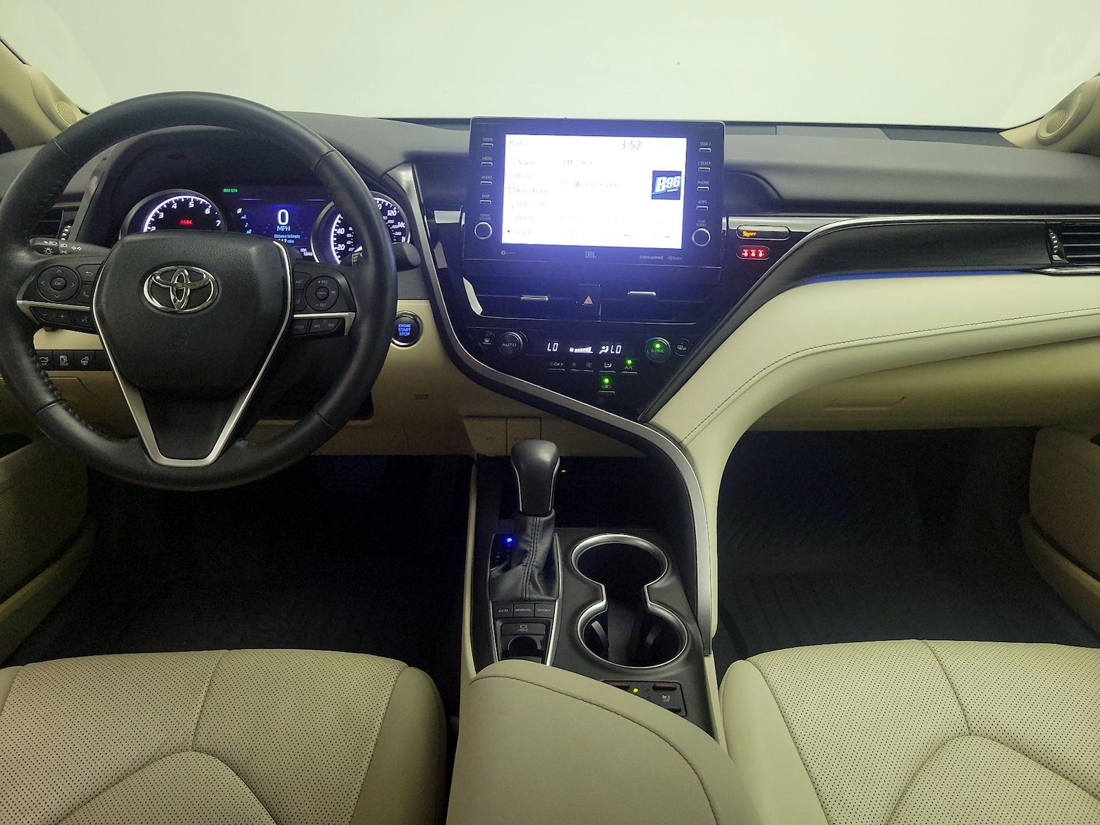 2024 Toyota Camry XLE - Photo 10