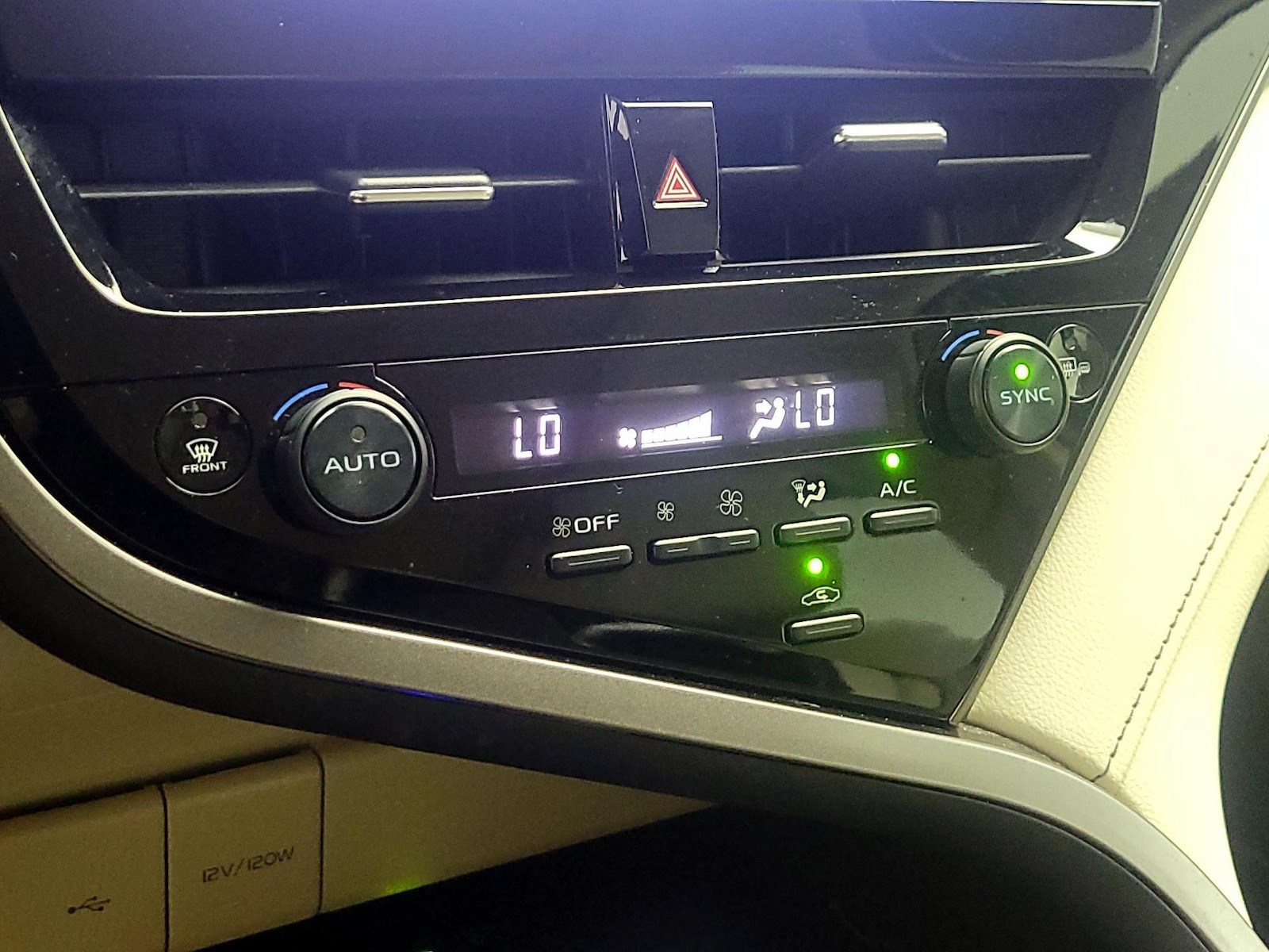 2024 Toyota Camry XLE - Photo 17