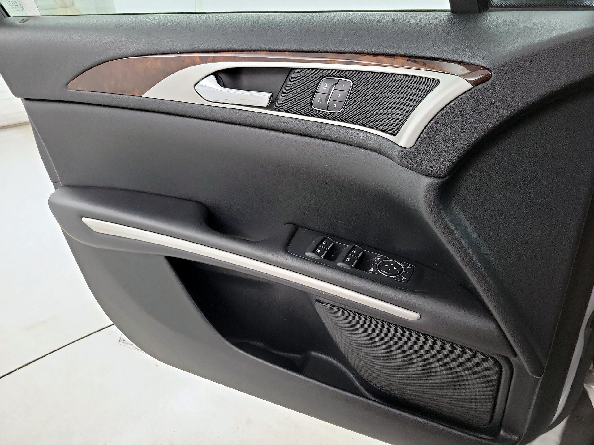 Thumbnail: 2016 Lincoln MKZ - 12