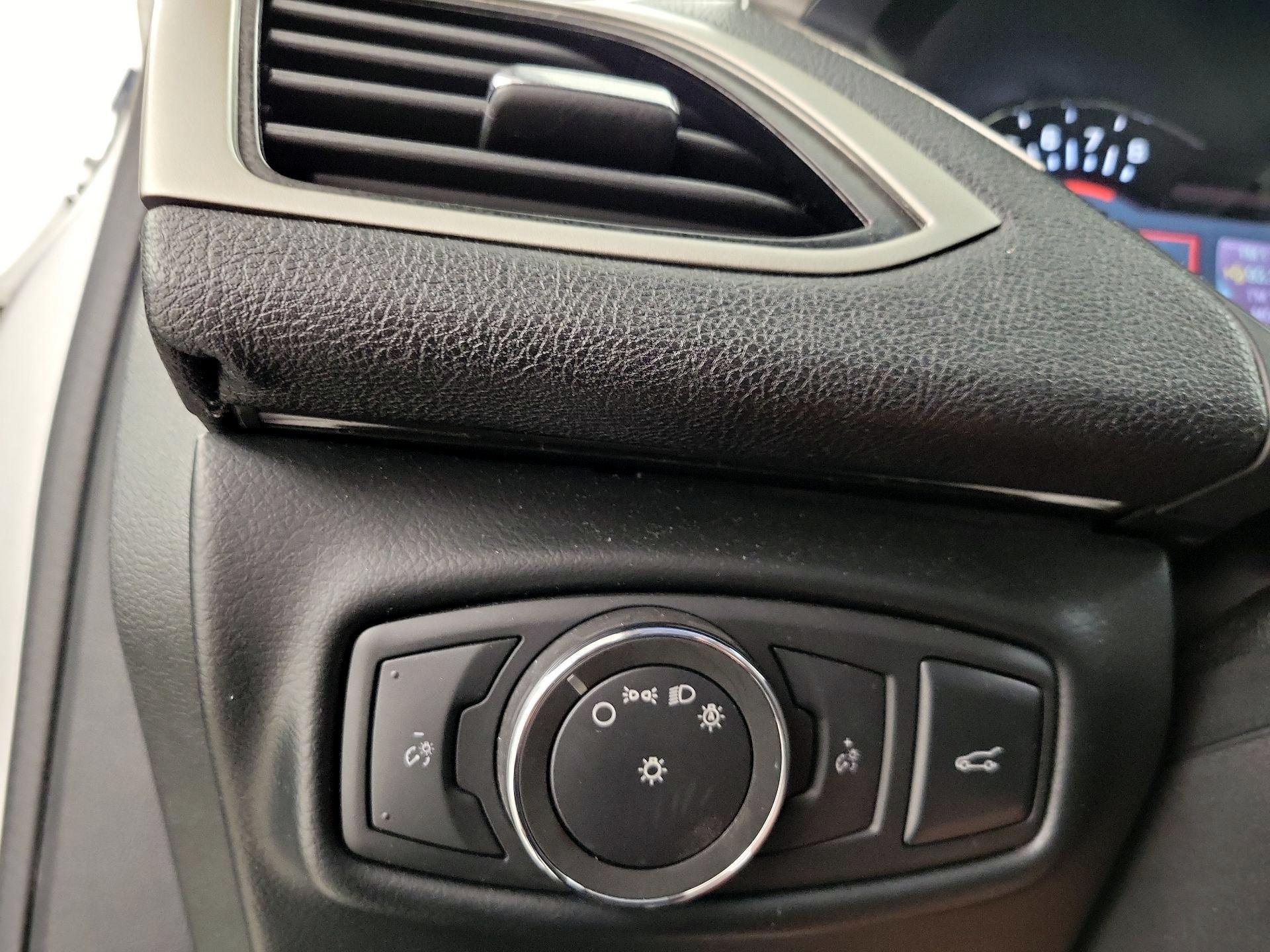 Thumbnail: 2016 Lincoln MKZ - 13