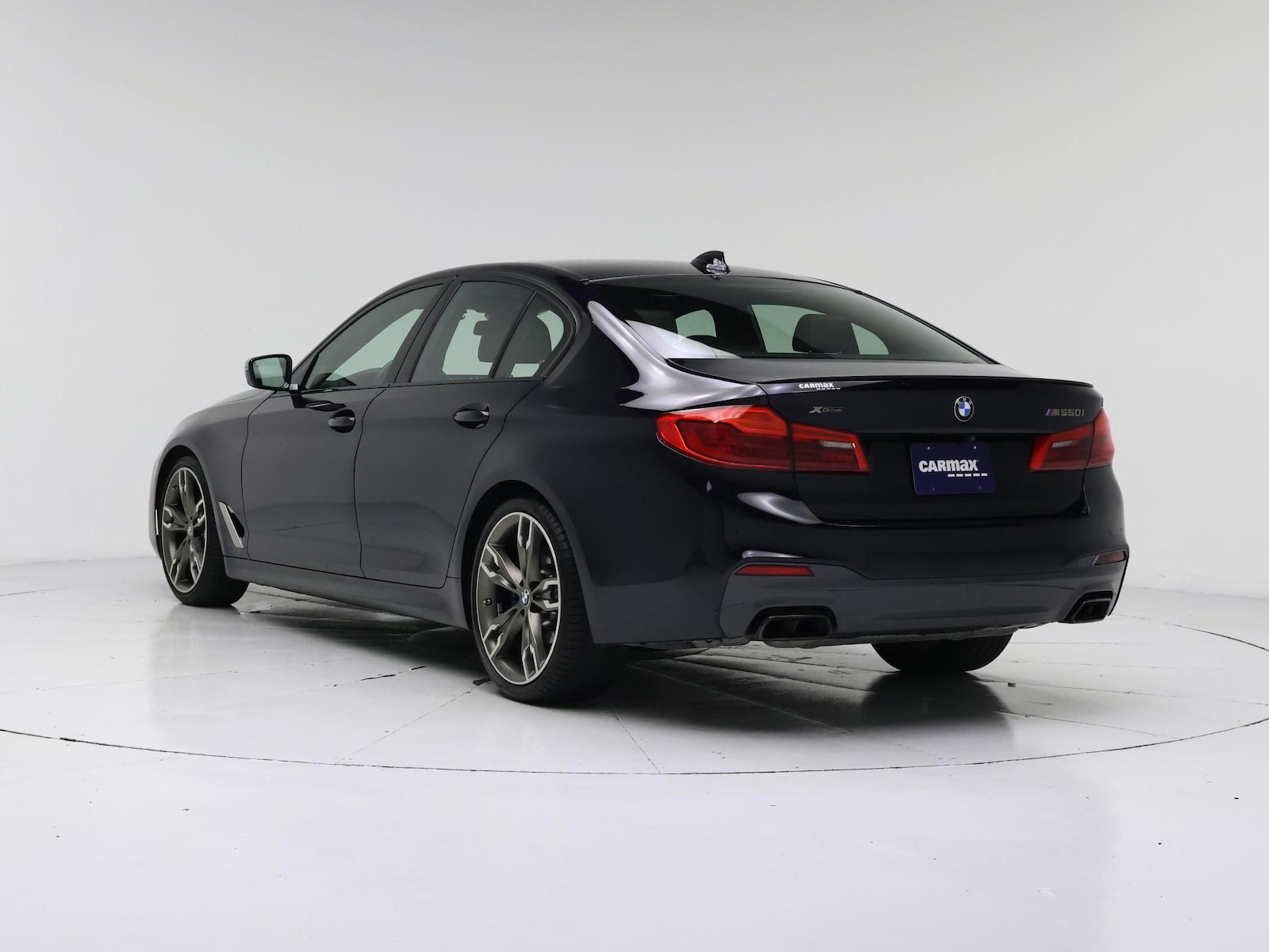 2019 BMW 5 Series M550i - Photo 3