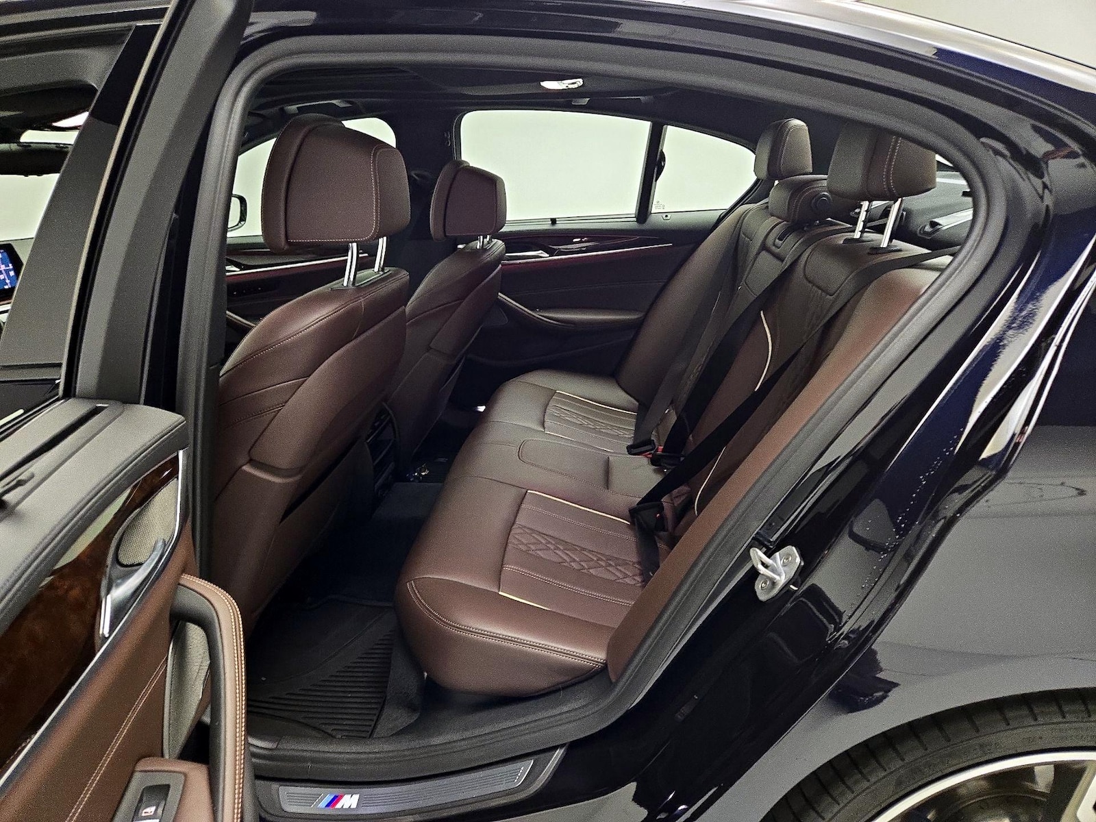 2019 BMW 5 Series M550i - Photo 22