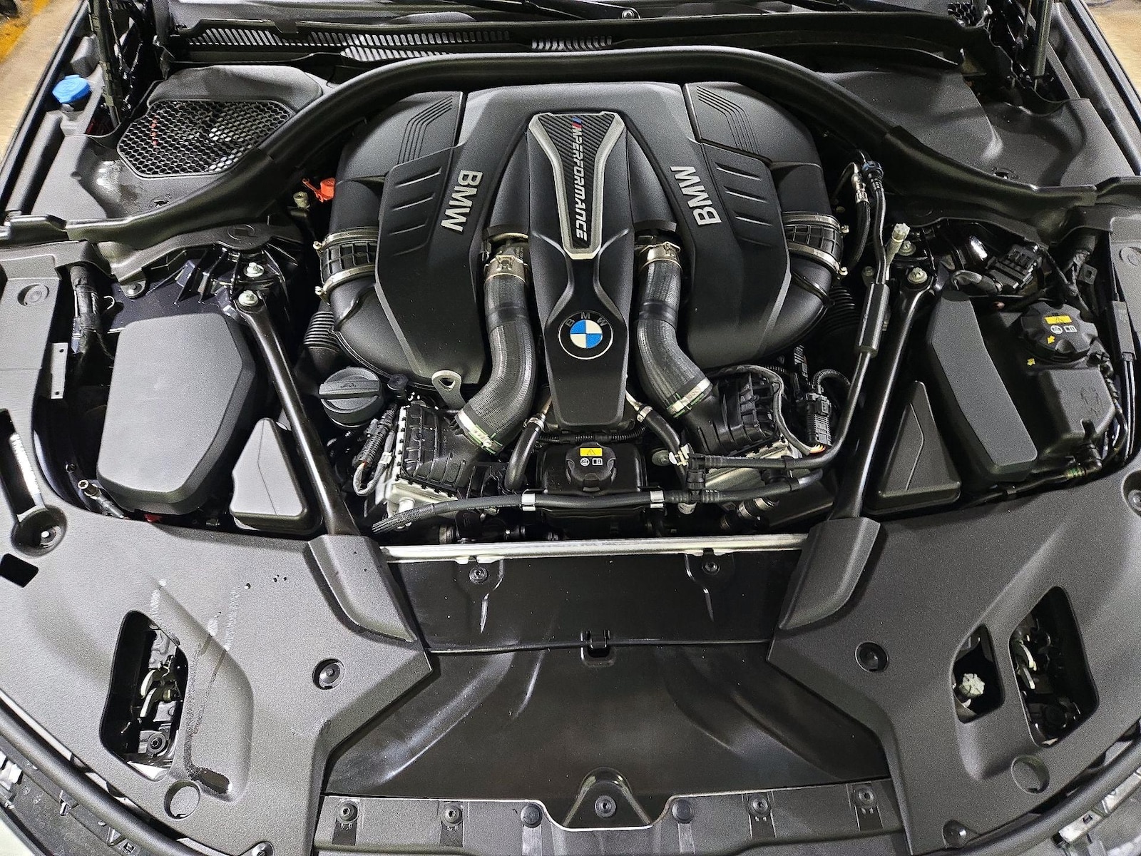 2019 BMW 5 Series M550i - Photo 24