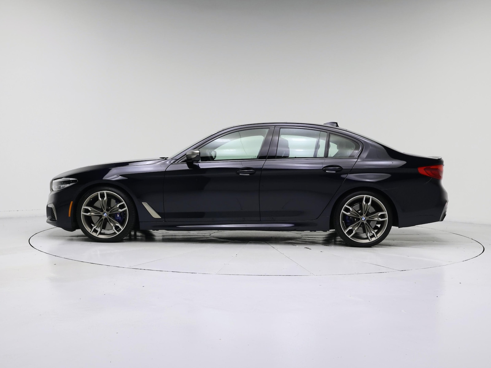 2019 BMW 5 Series M550i - Photo 4