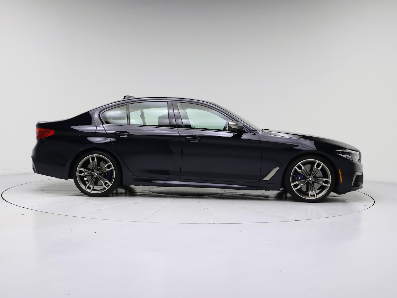 2019 BMW 5 Series M550i - Photo 8