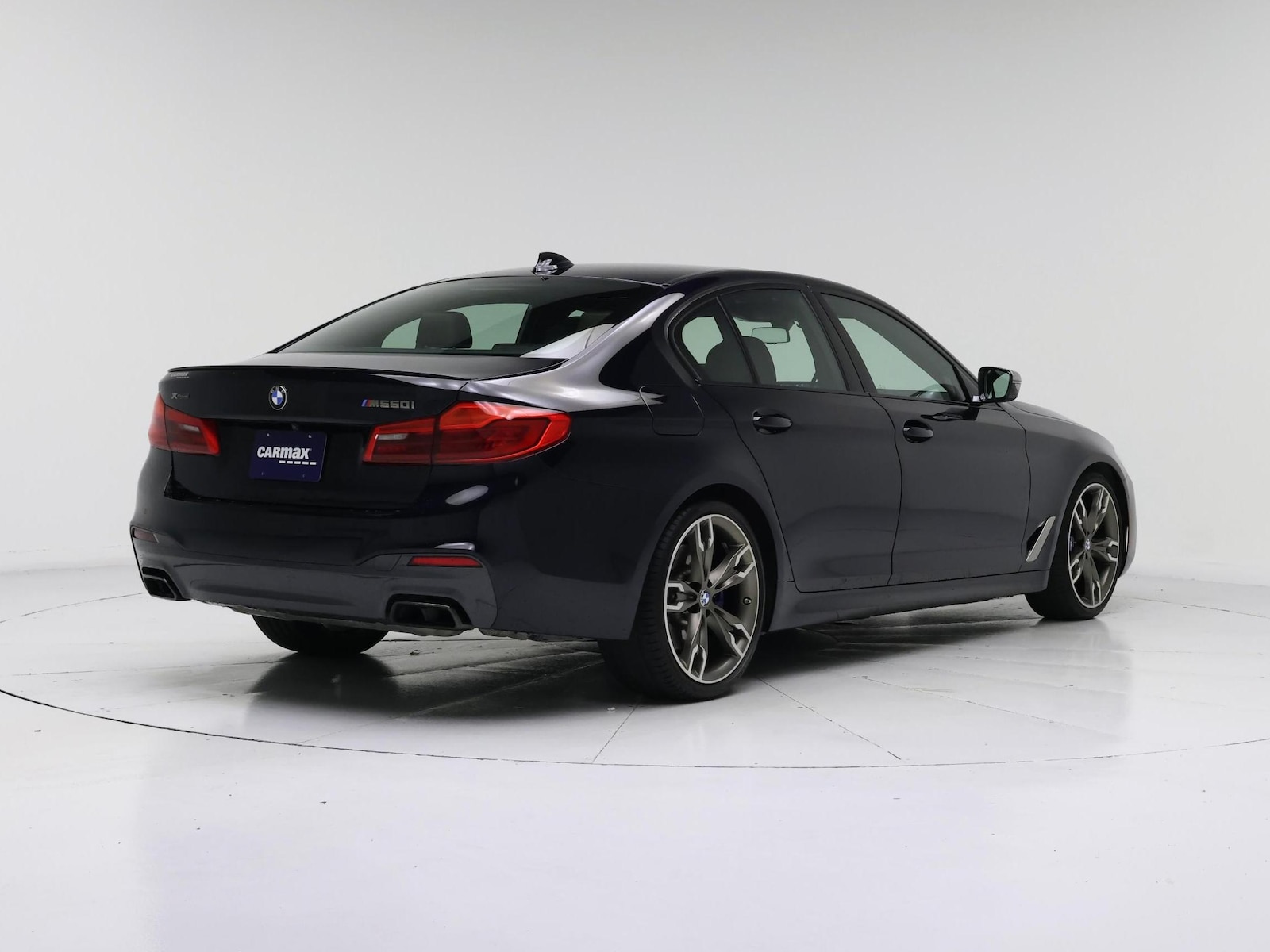 2019 BMW 5 Series M550i - Photo 9