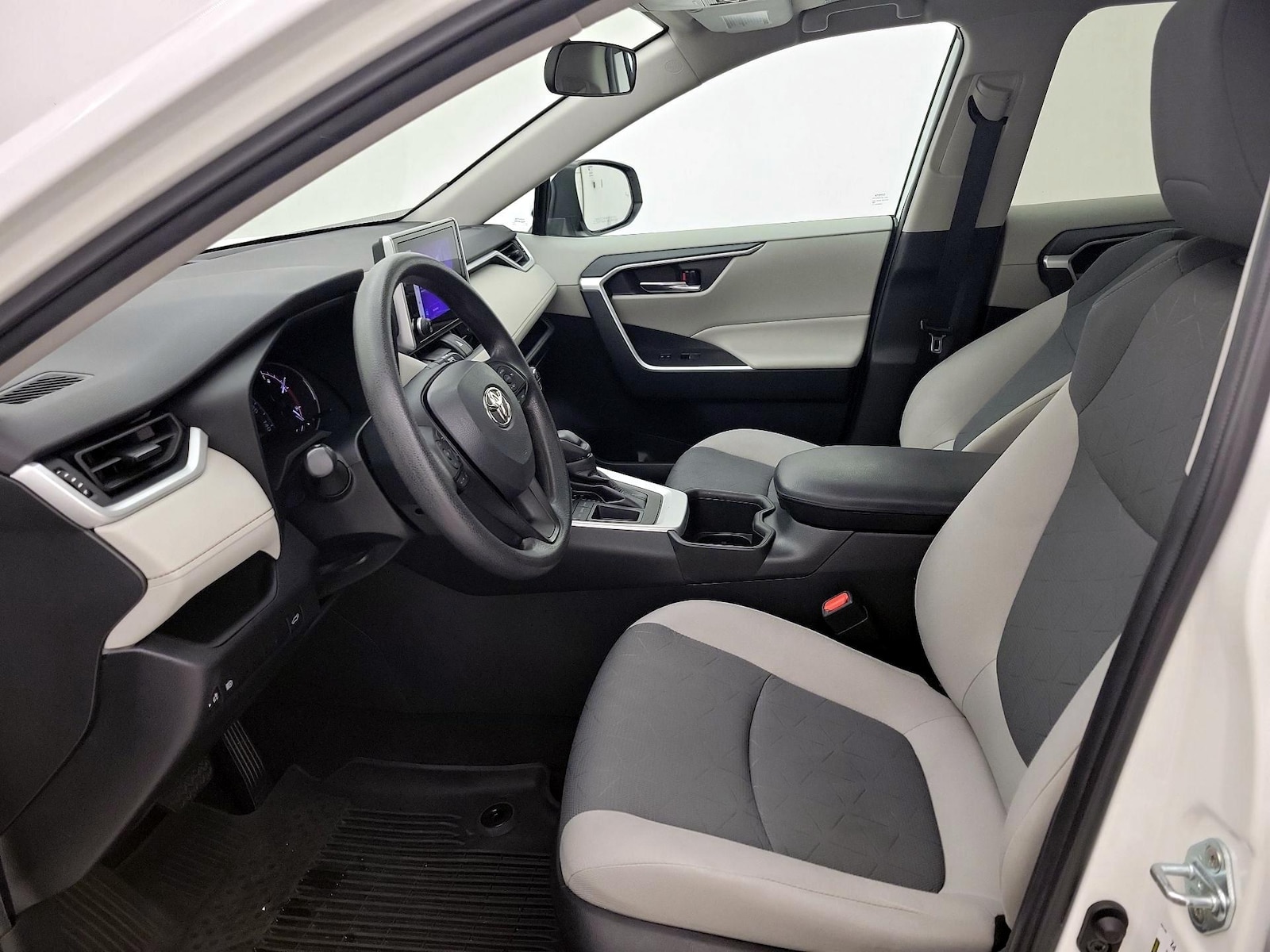 2023 Toyota RAV4 XLE - Photo 12