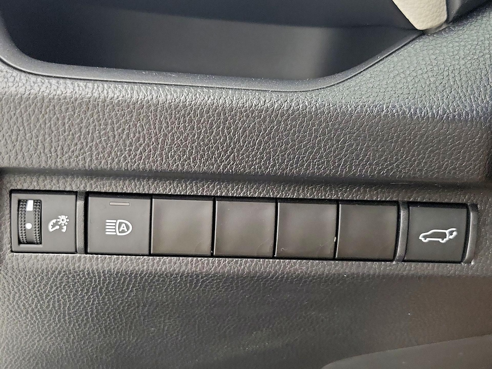 2023 Toyota RAV4 XLE - Photo 14