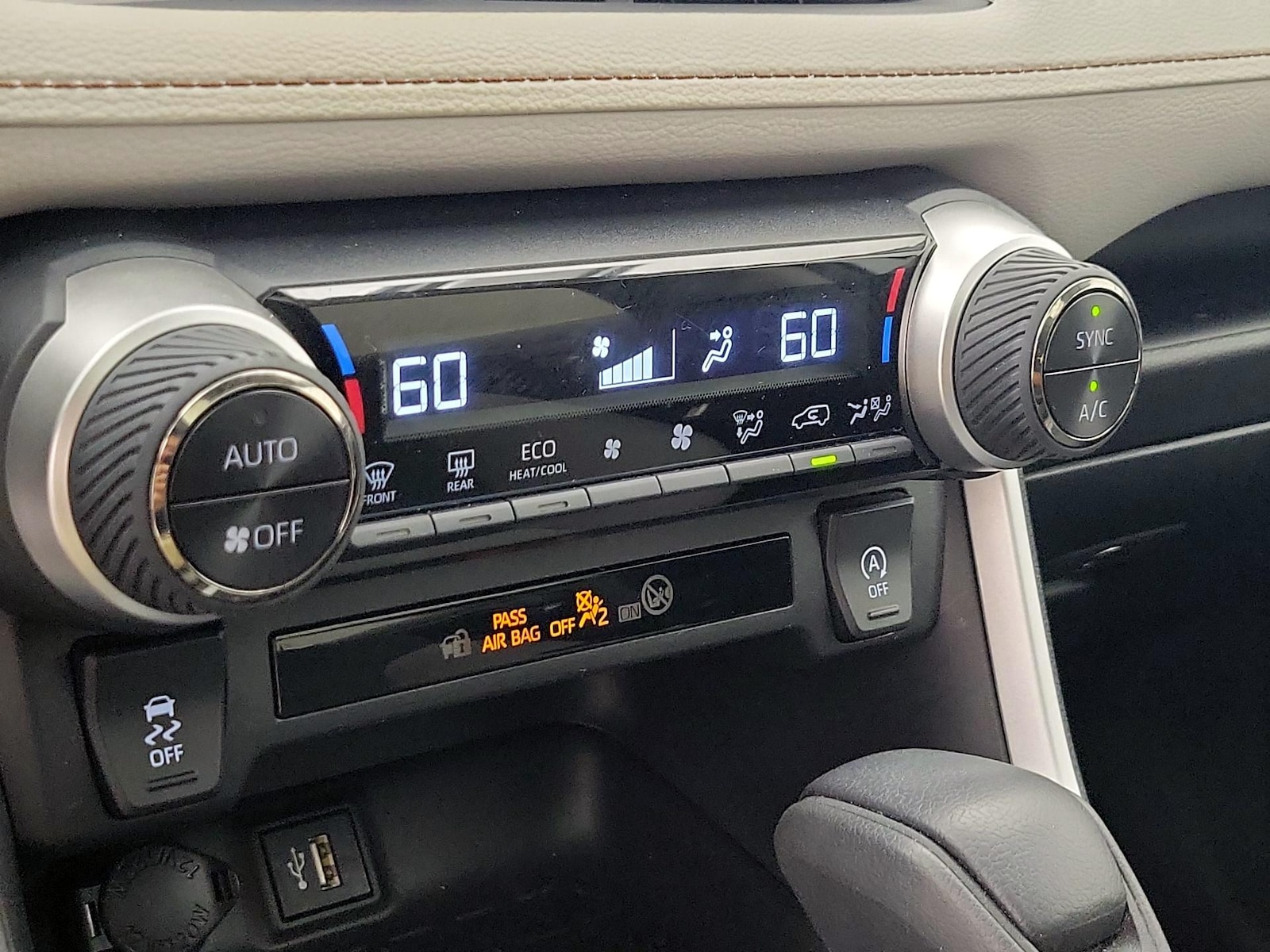 2023 Toyota RAV4 XLE - Photo 18