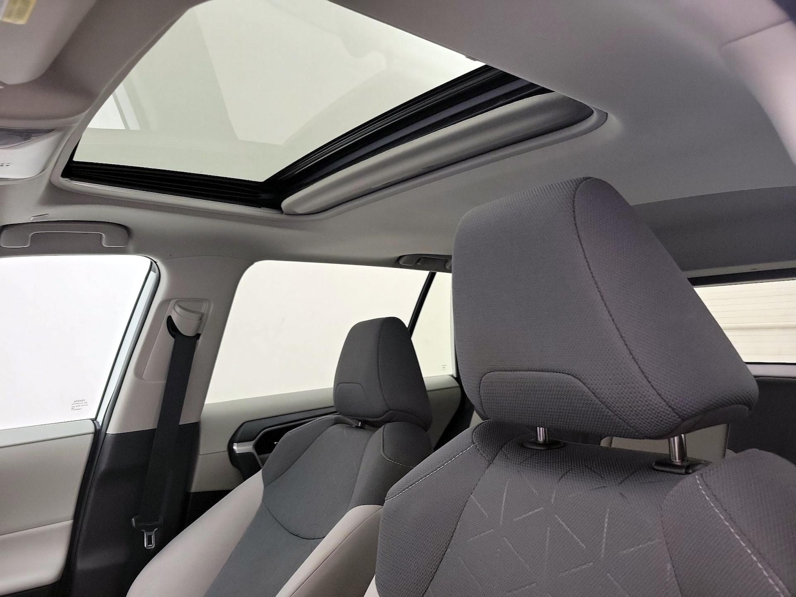 2023 Toyota RAV4 XLE - Photo 21