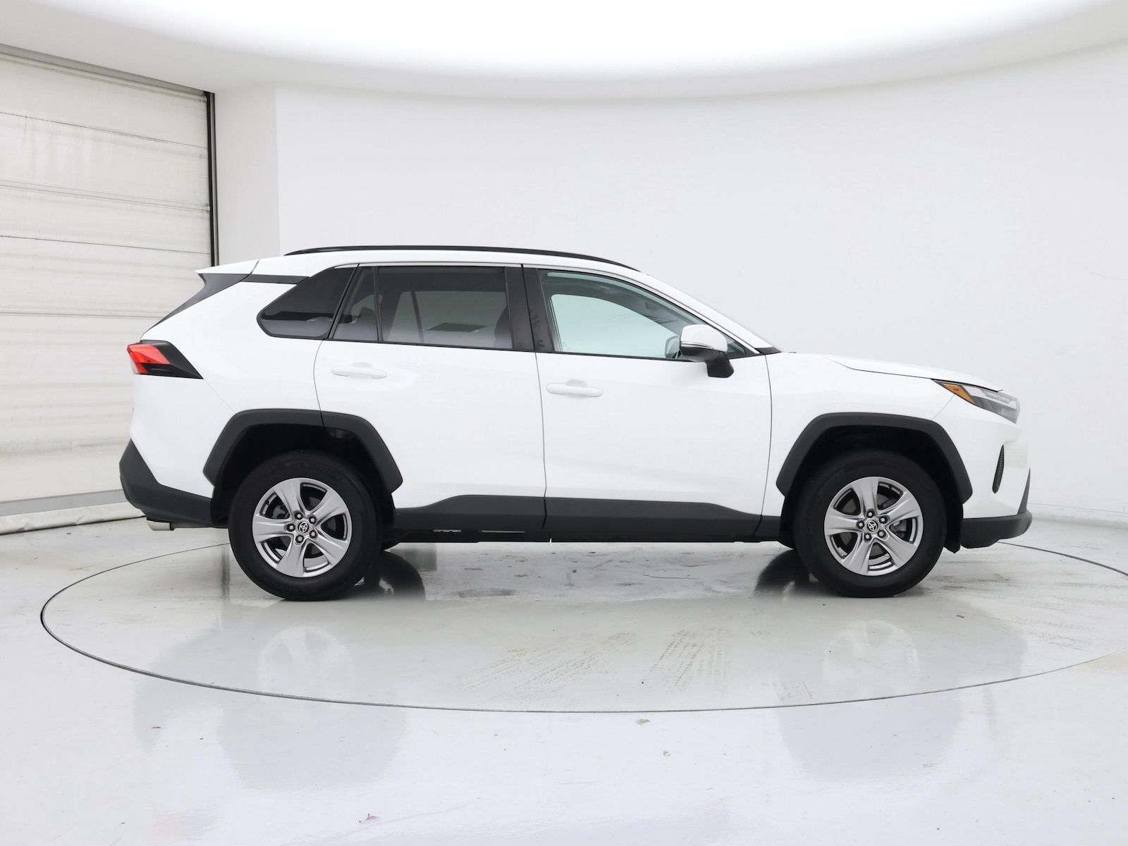 2023 Toyota RAV4 XLE - Photo 8