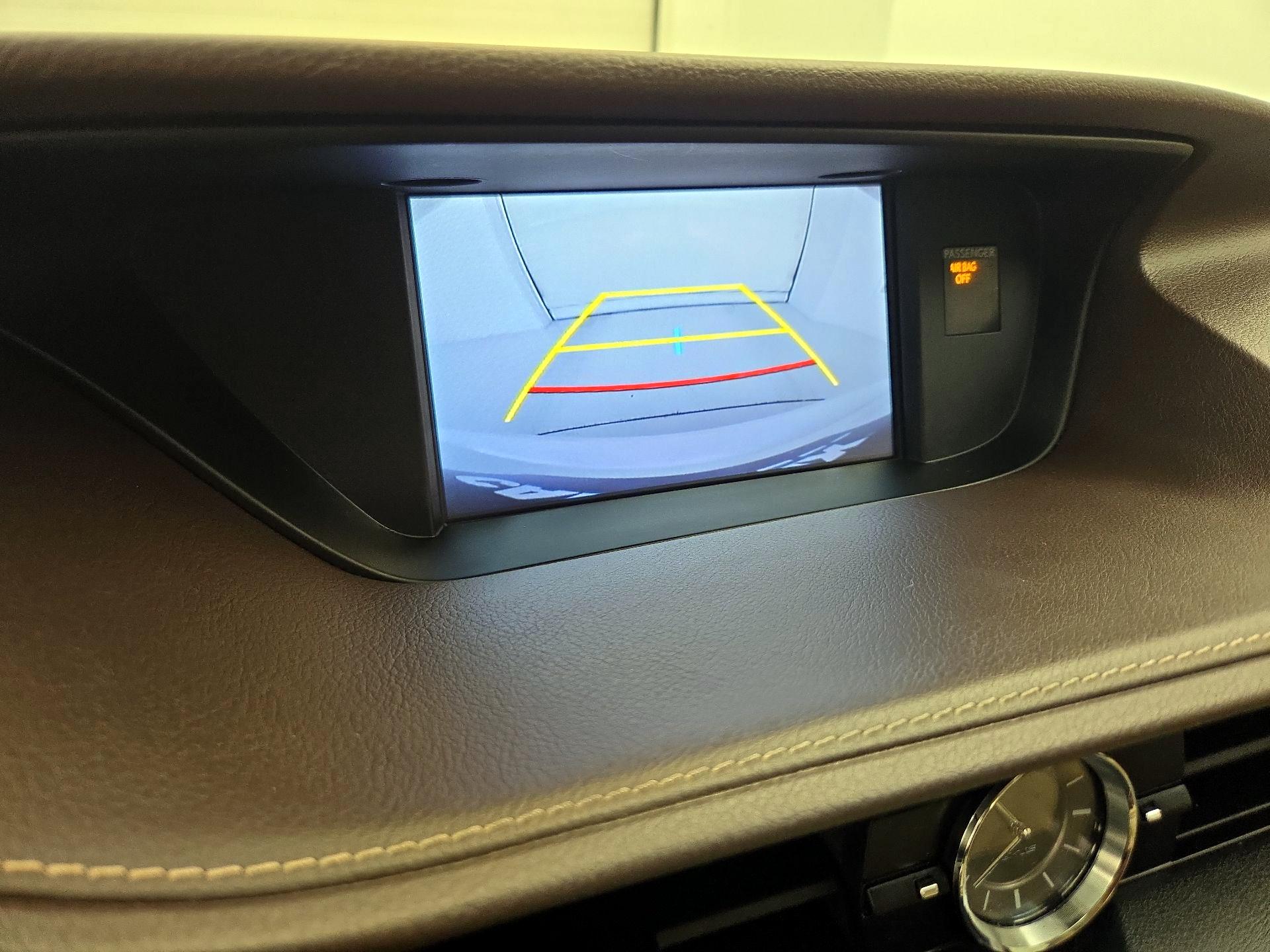 Thumbnail: 2016 Lexus ES - 15