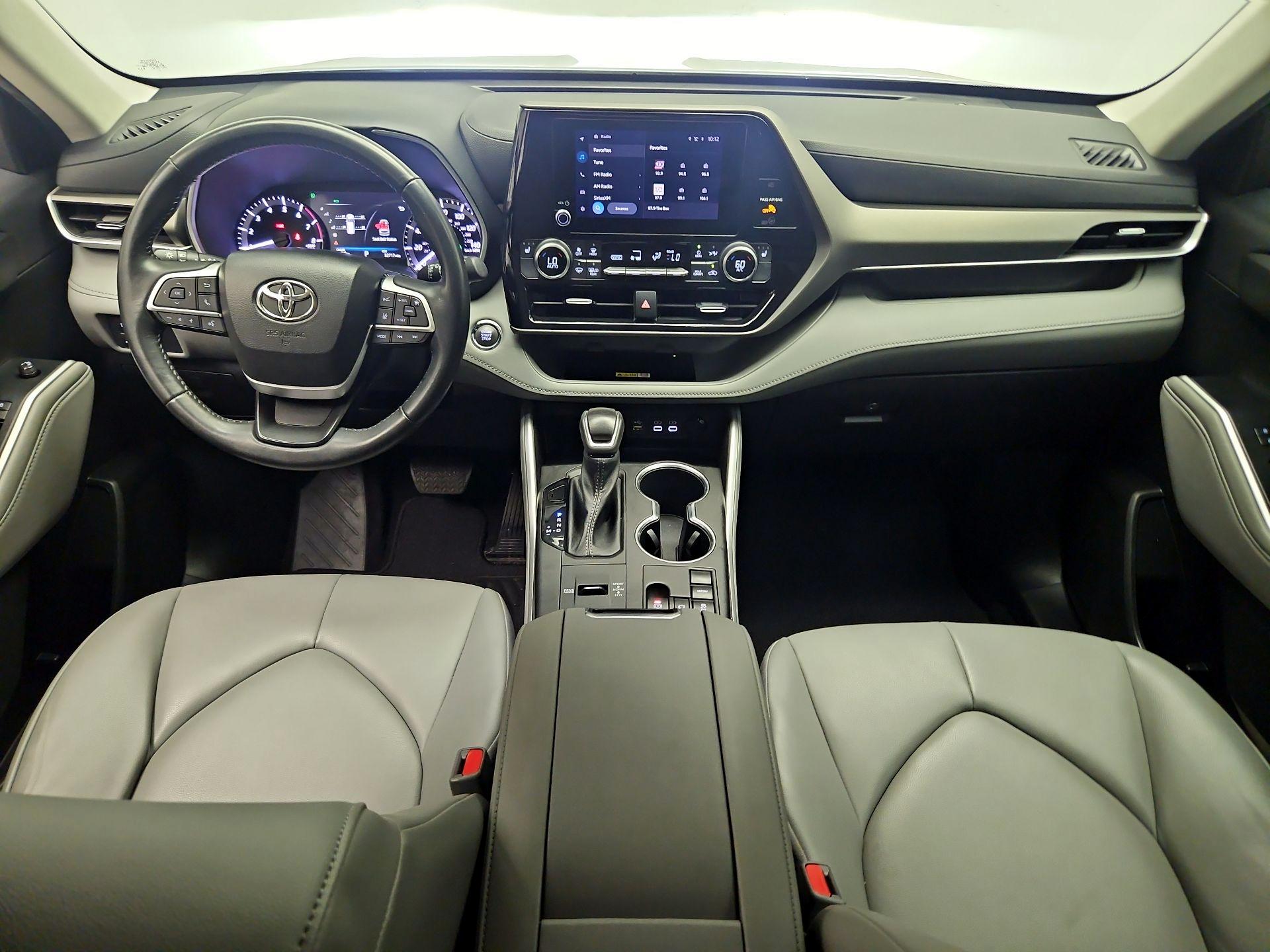 Thumbnail: 2023 Toyota Highlander - 9