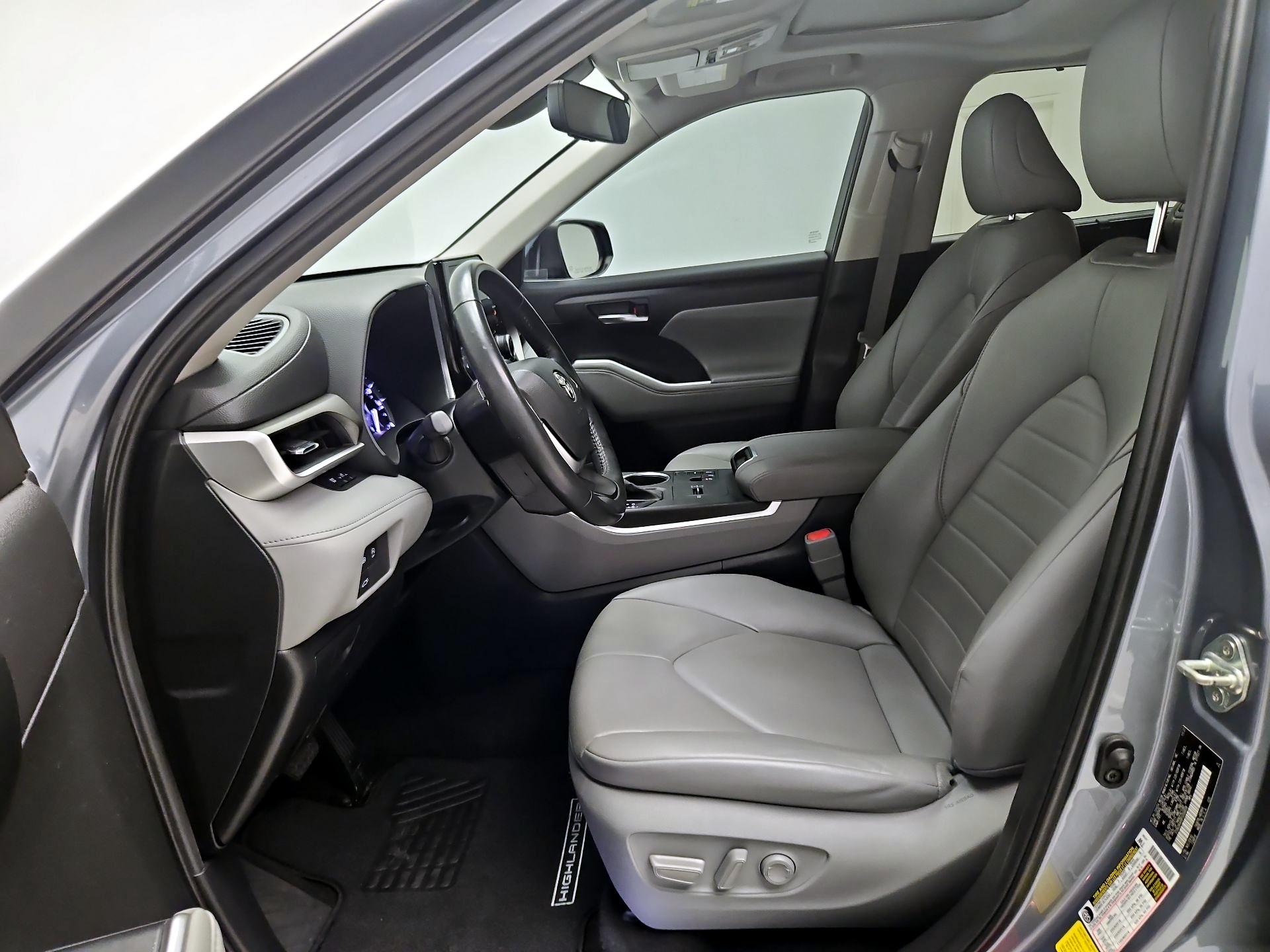 Thumbnail: 2023 Toyota Highlander - 11