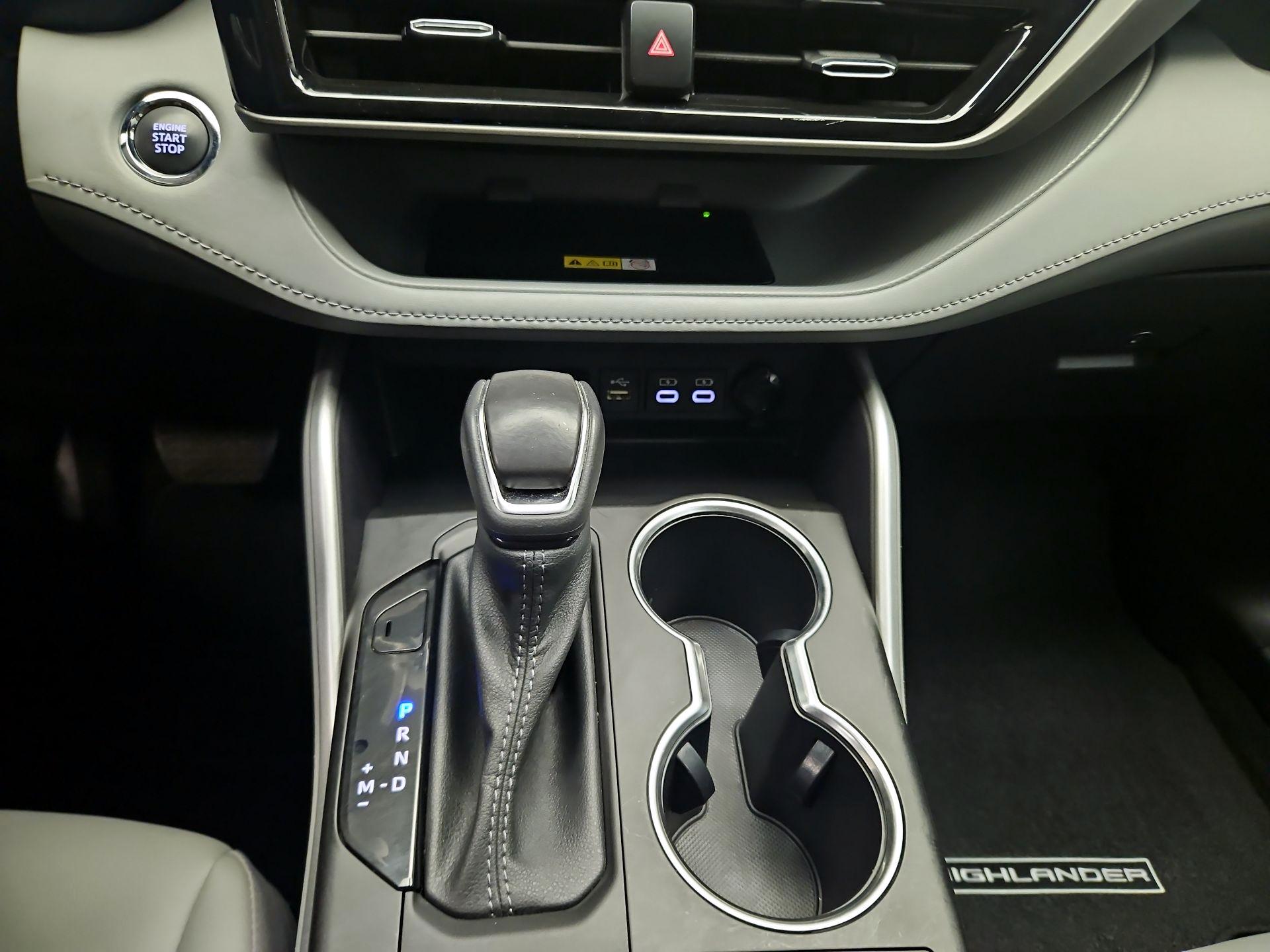 Thumbnail: 2023 Toyota Highlander - 16