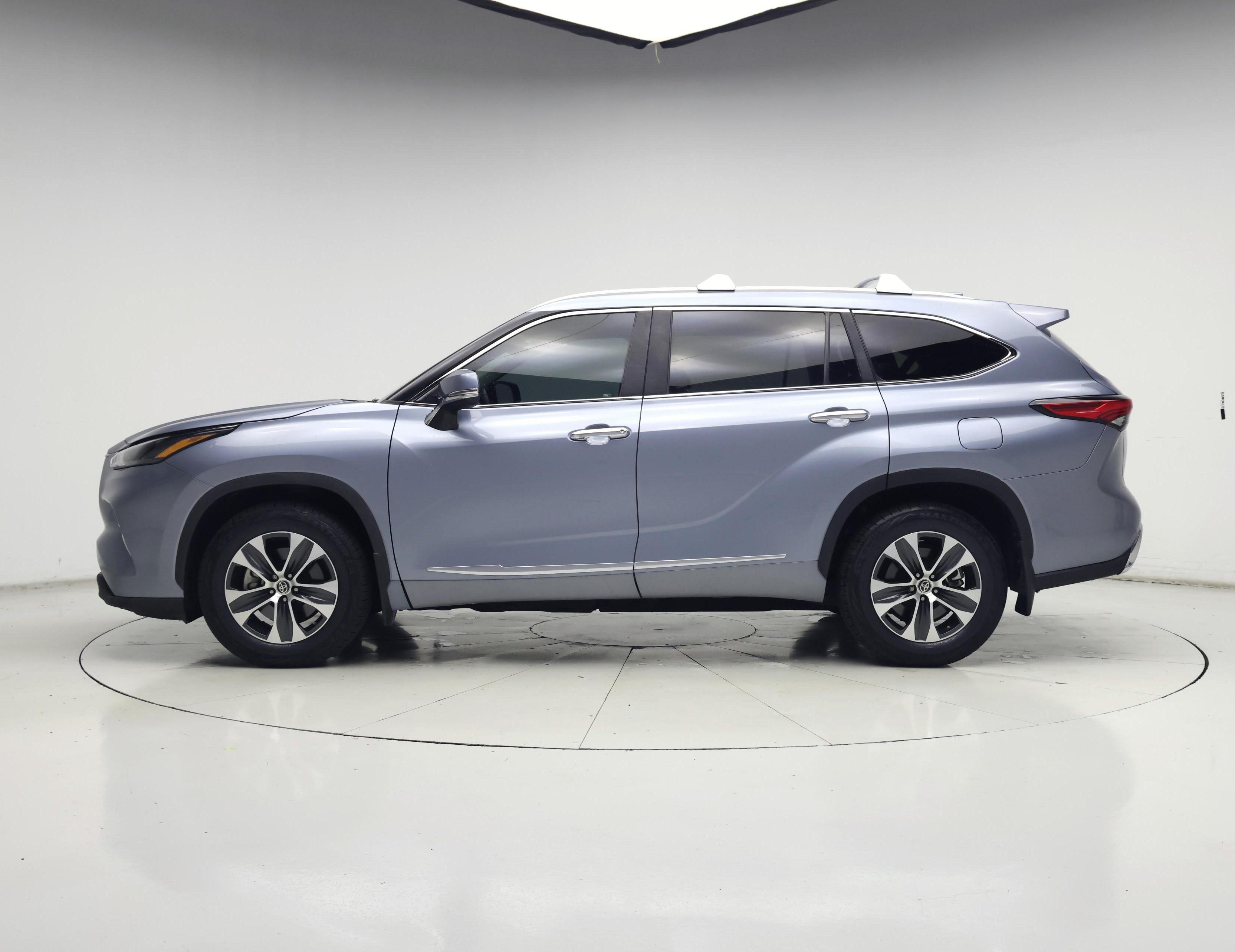 Thumbnail: 2023 Toyota Highlander - 3