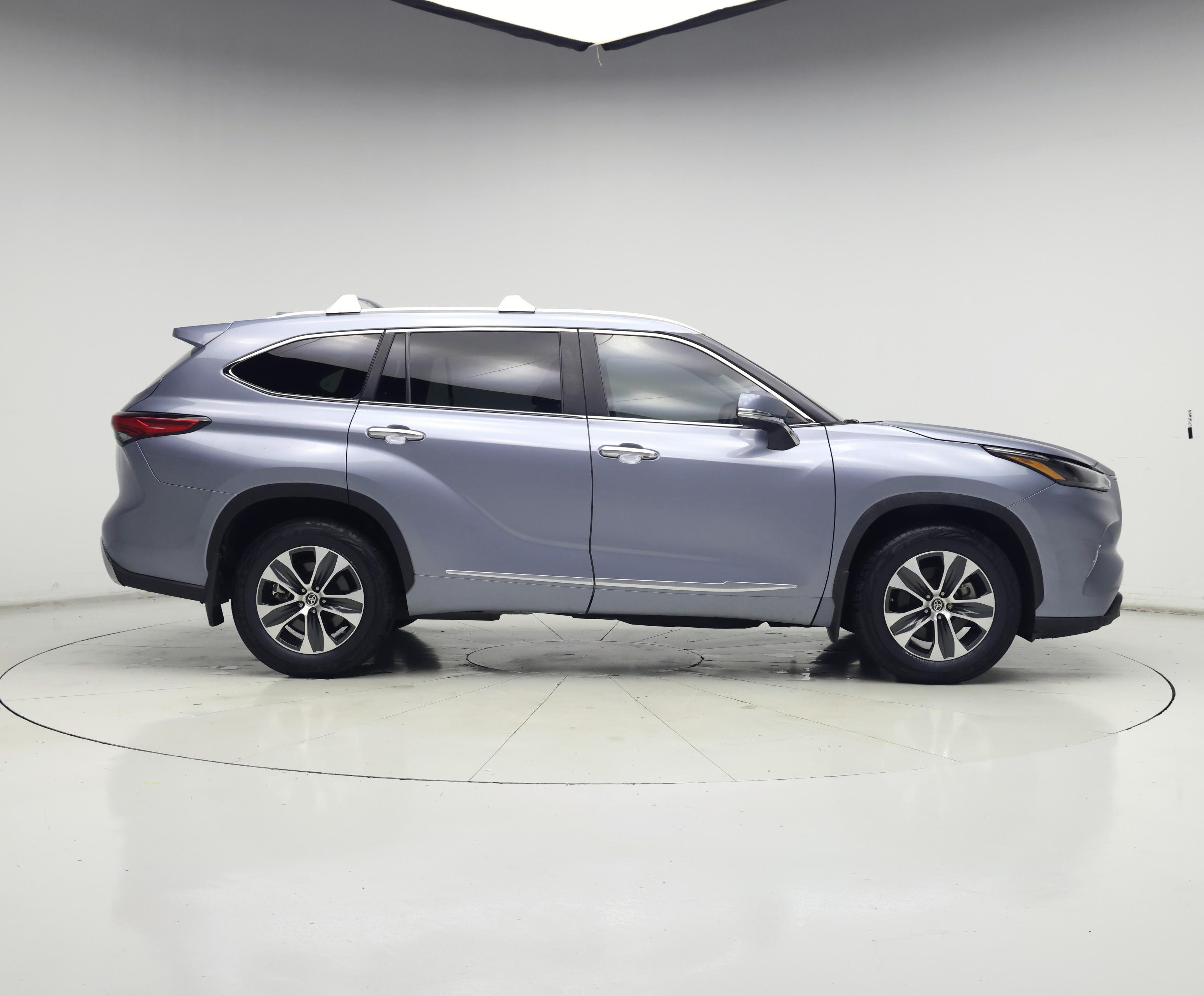 Thumbnail: 2023 Toyota Highlander - 7