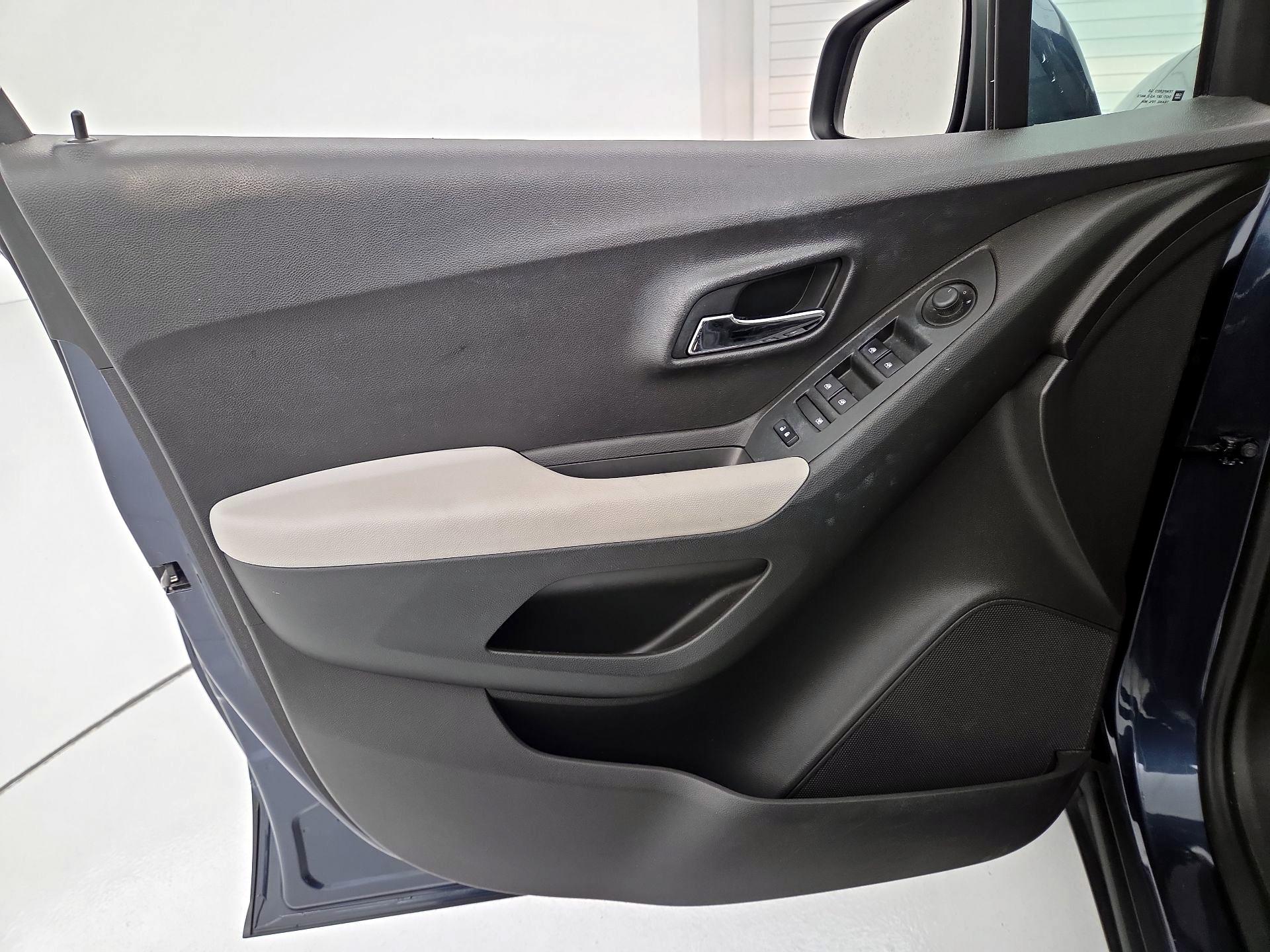 Thumbnail: 2018 Chevrolet Trax - 12